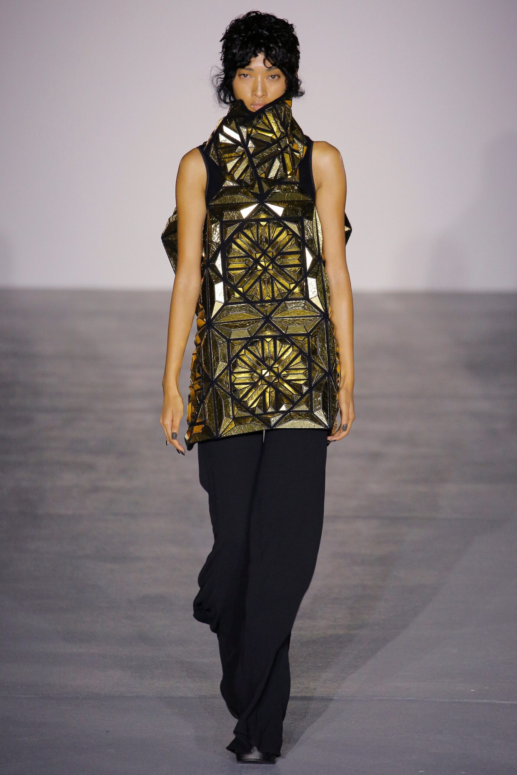 Gareth Pugh S/S 17 Look 5