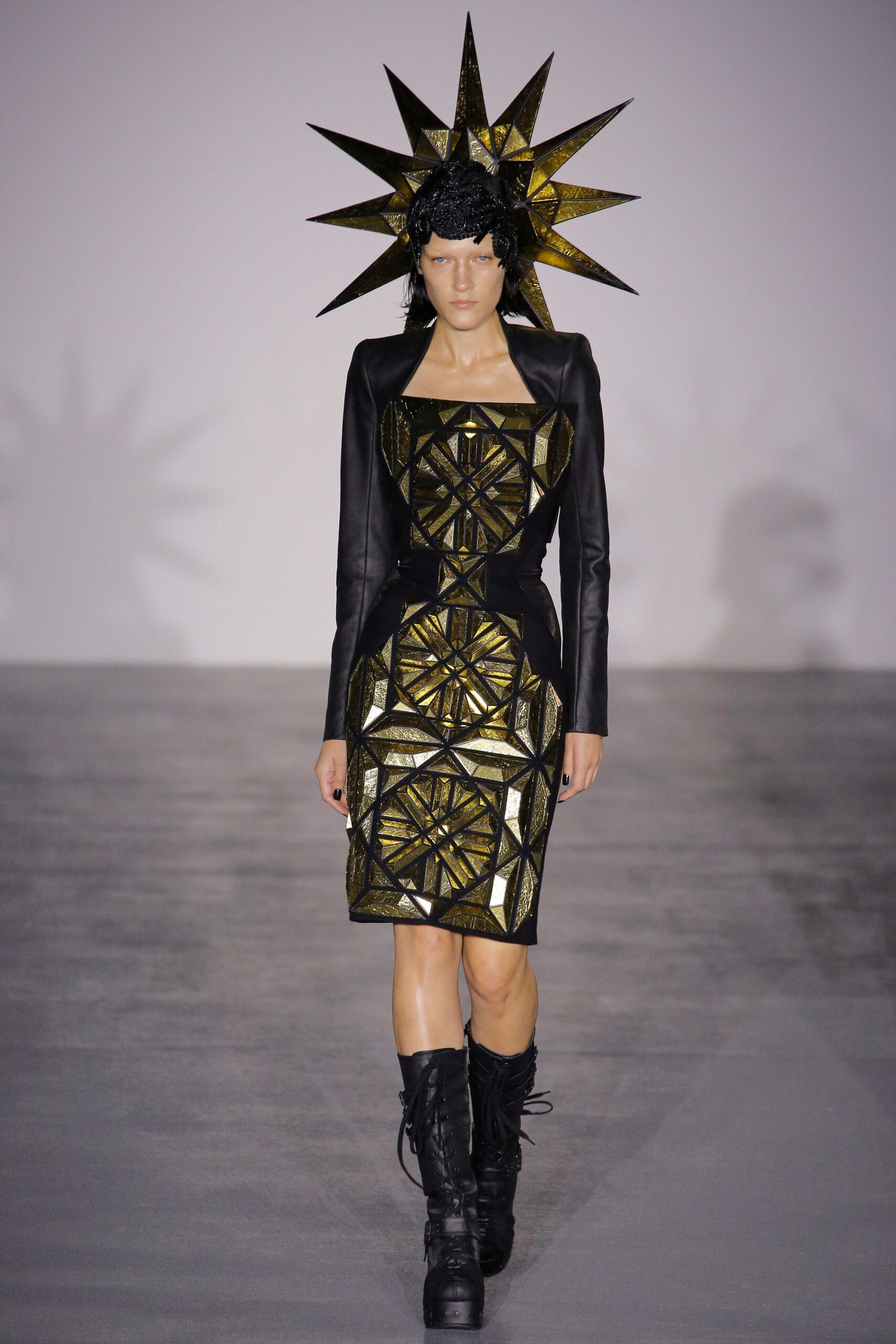 Gareth Pugh S/S 17 Look 6