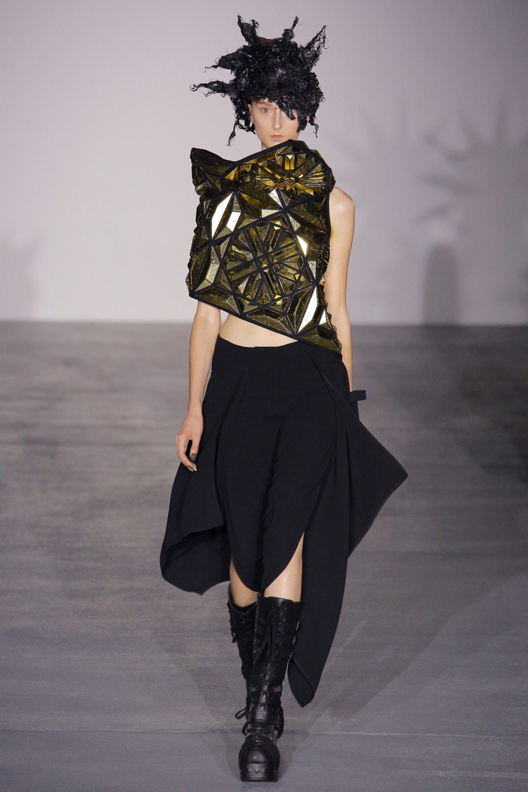 Gareth Pugh S/S 17 Look 7