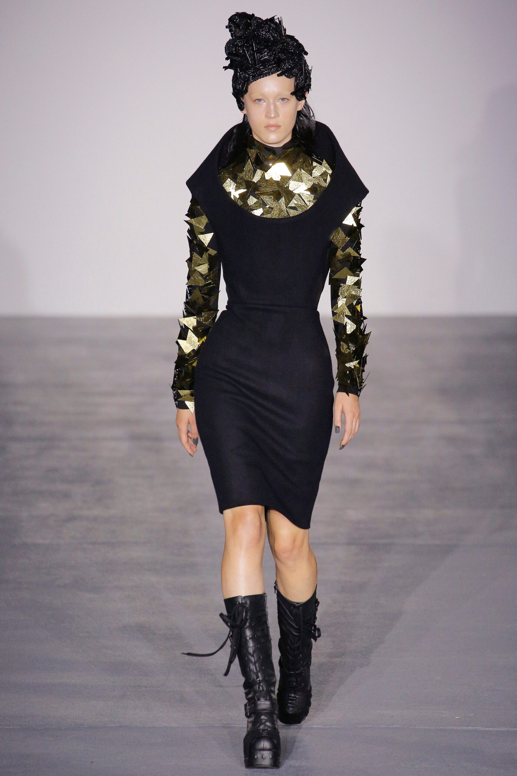 Gareth Pugh S/S 17 Look 9