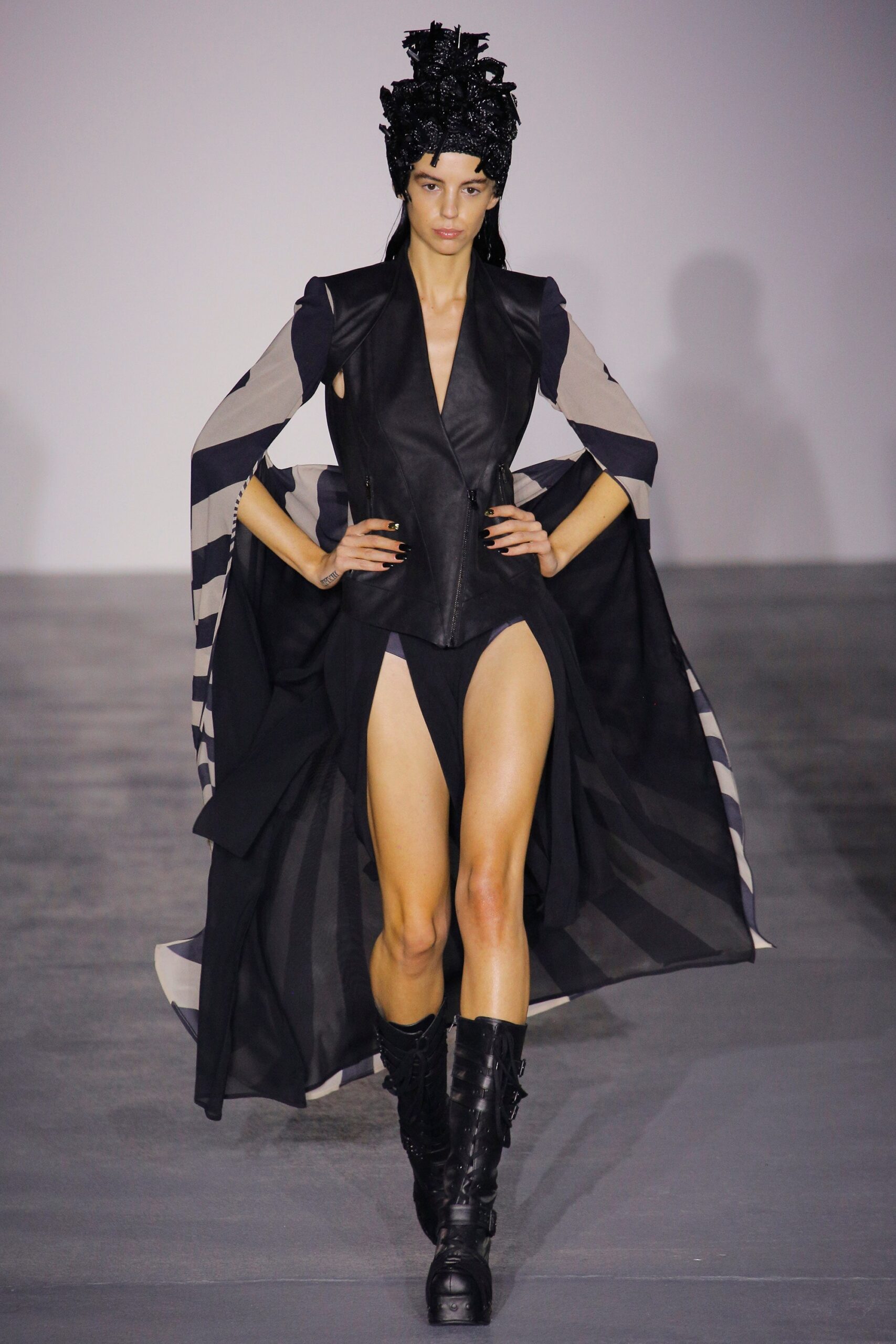 Gareth Pugh S/S 17 Look 24