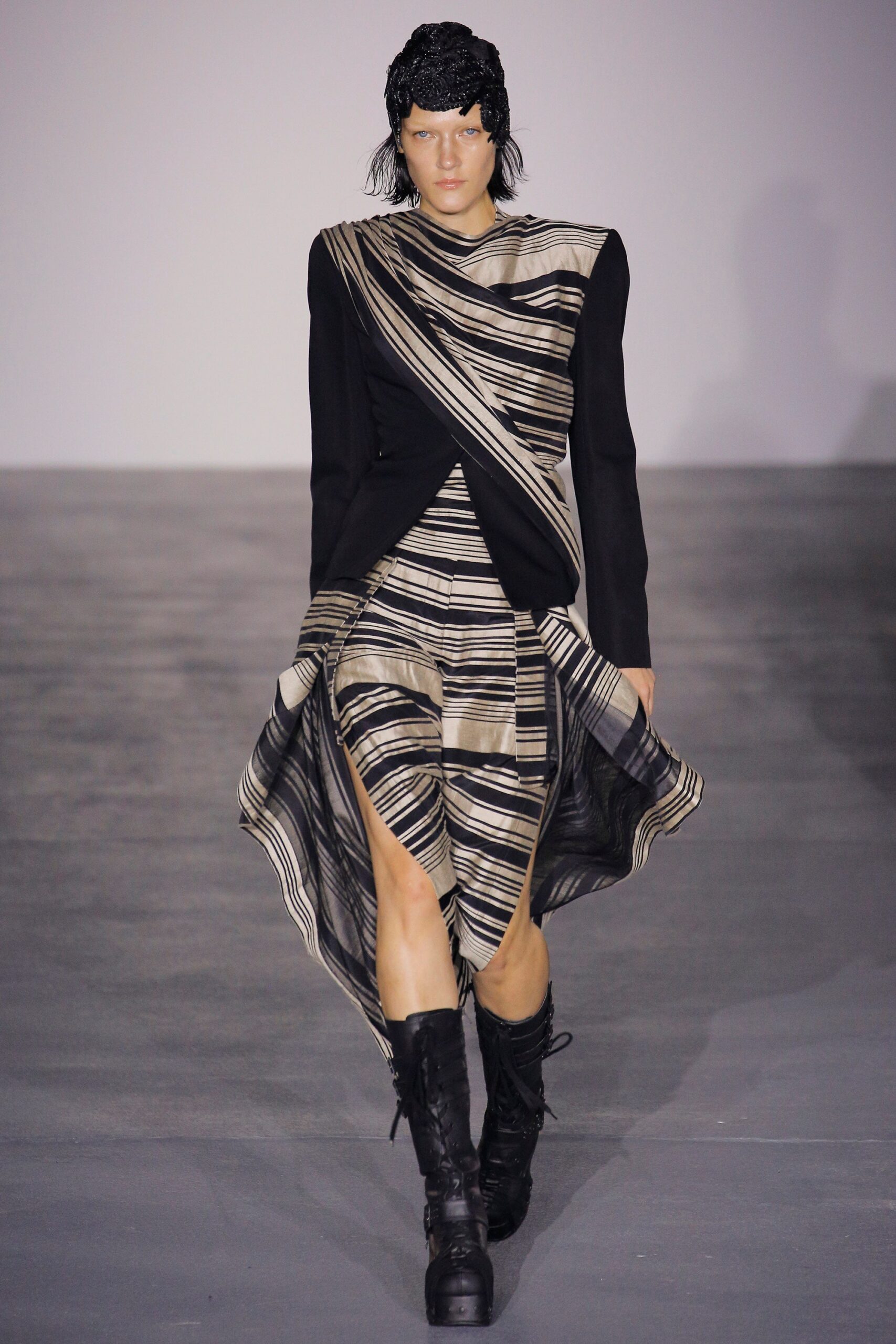 Gareth Pugh S/S 17 Look 25