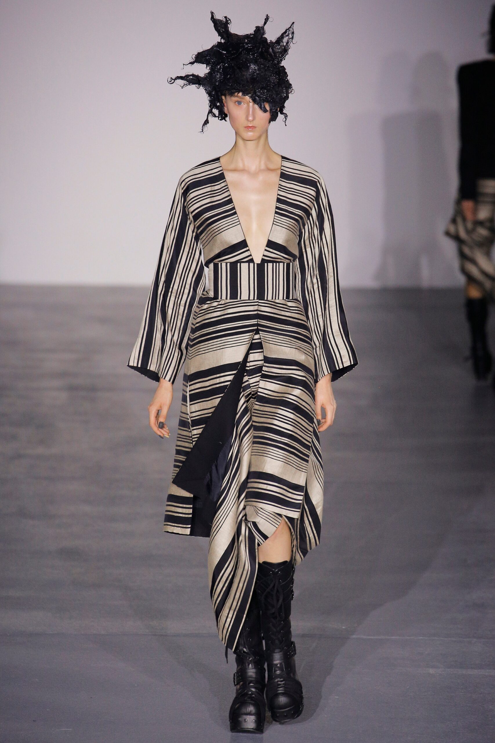 Gareth Pugh S/S 17 Look 26