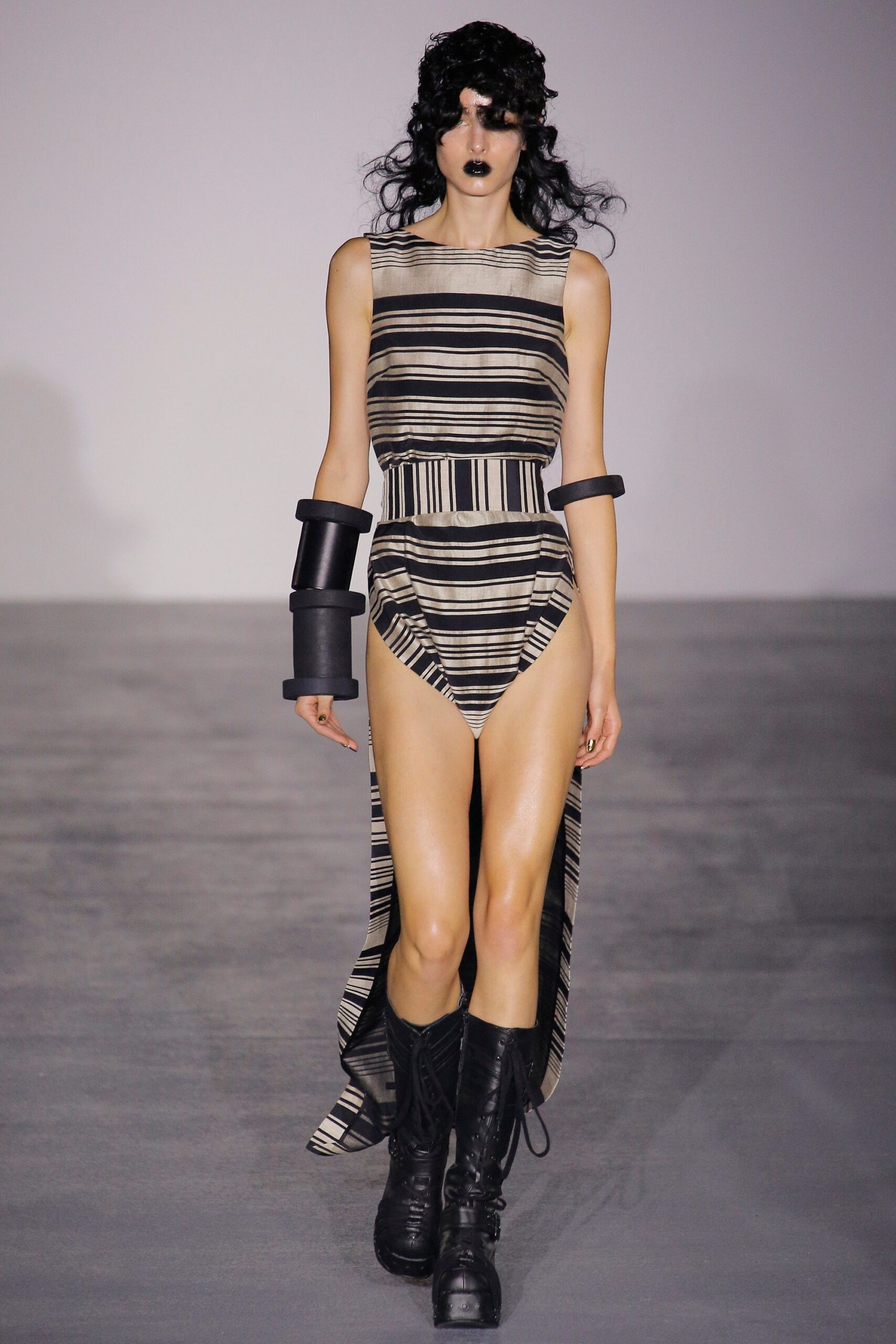 Gareth Pugh S/S 17 Look 27