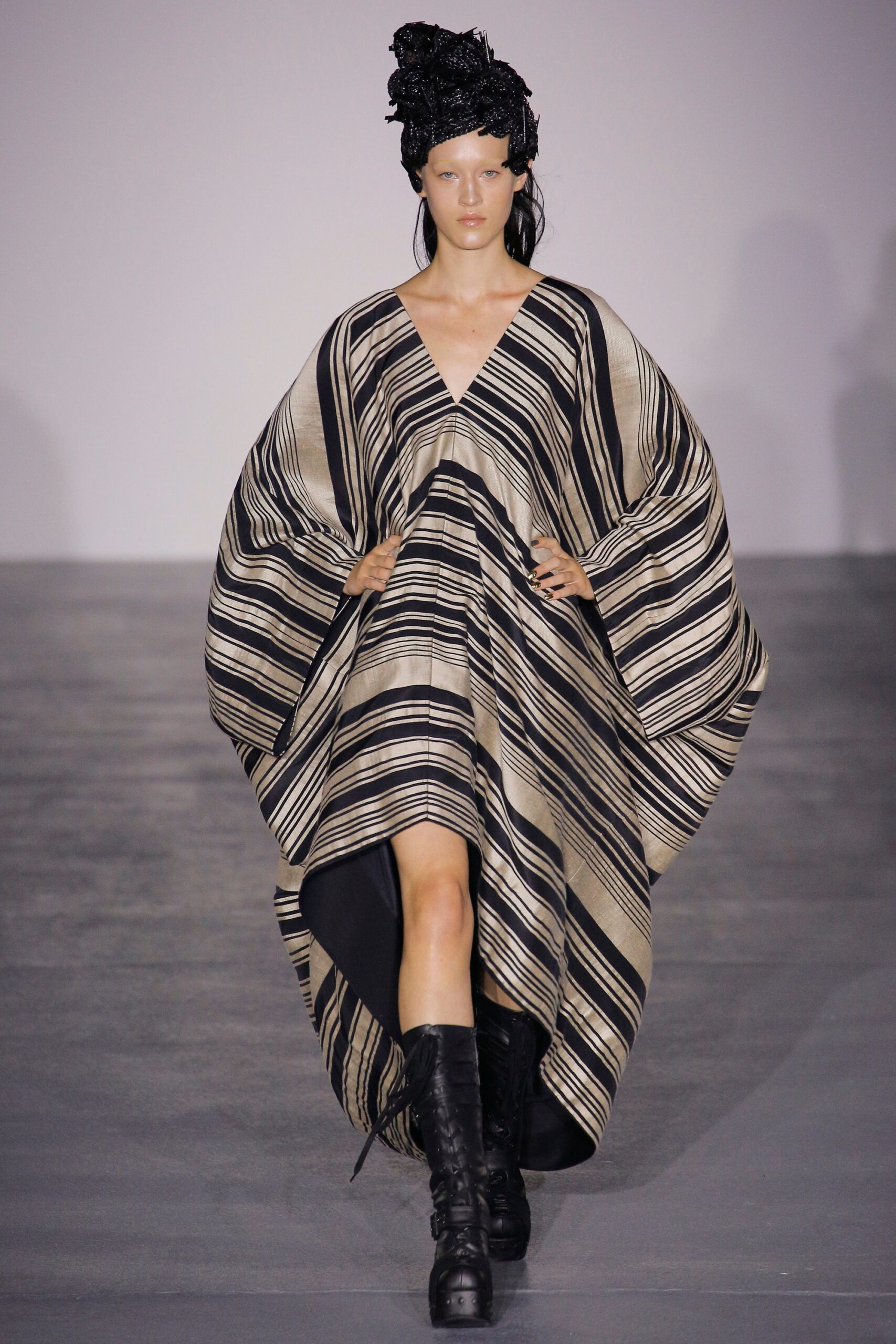 Gareth Pugh S/S 17 Look 28