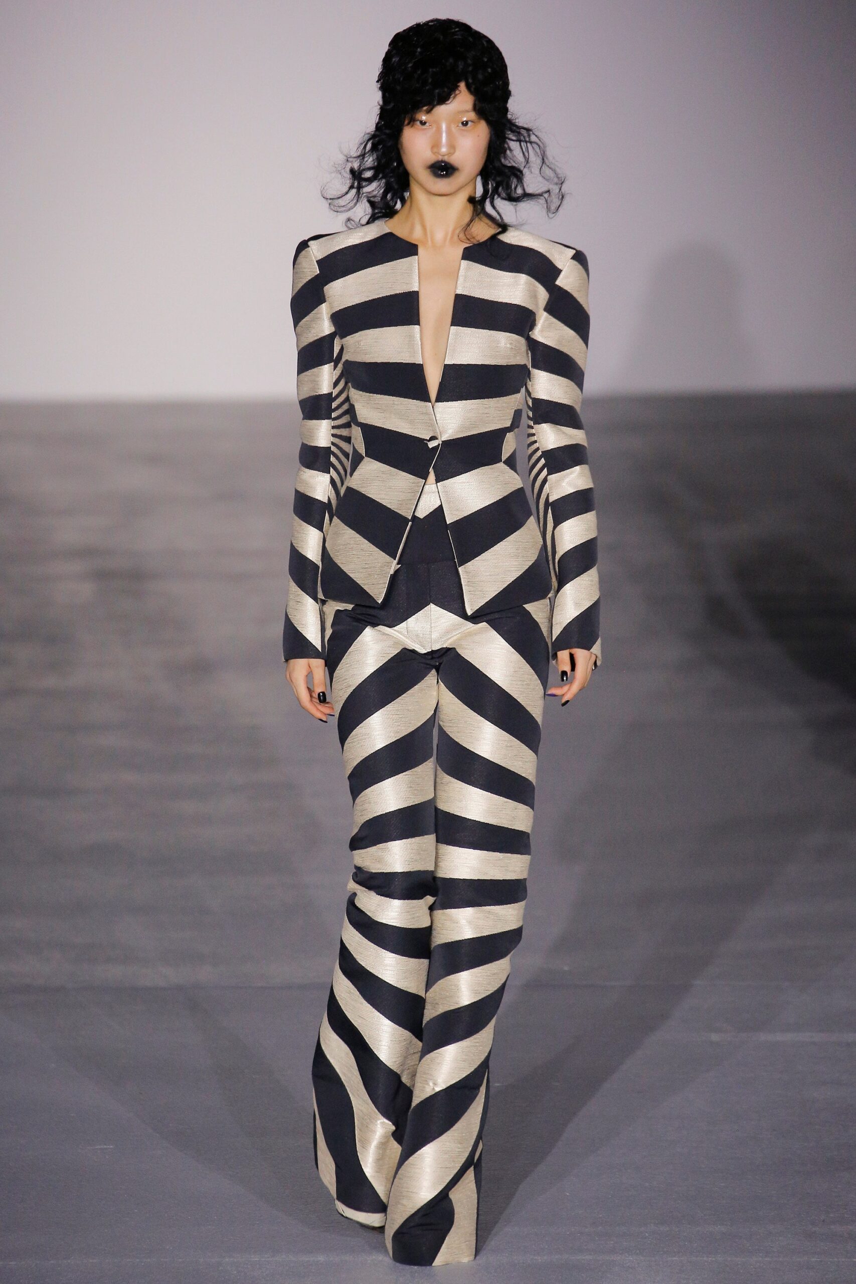 Gareth Pugh S/S 17 Look 31