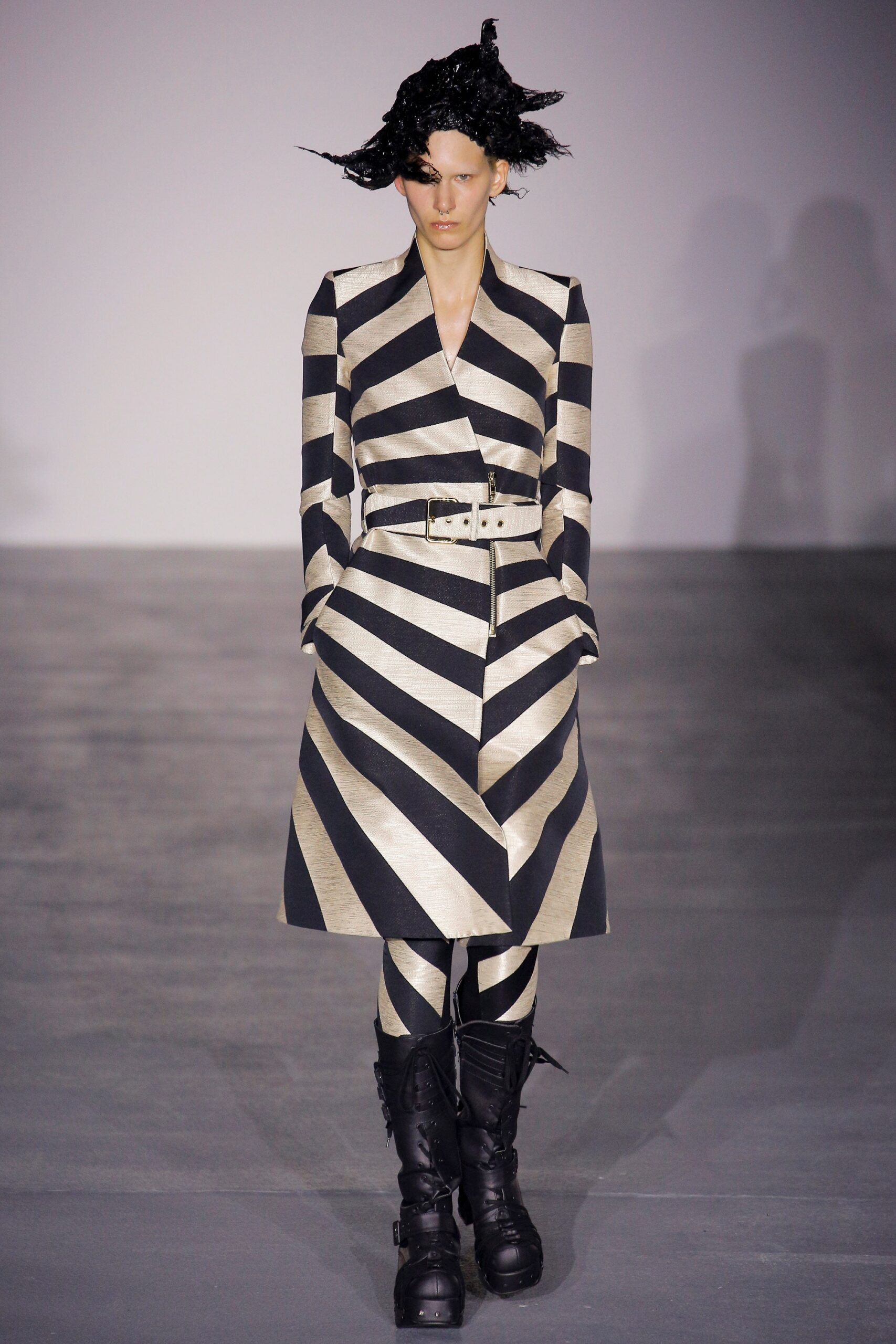 Gareth Pugh S/S 17 Look 32