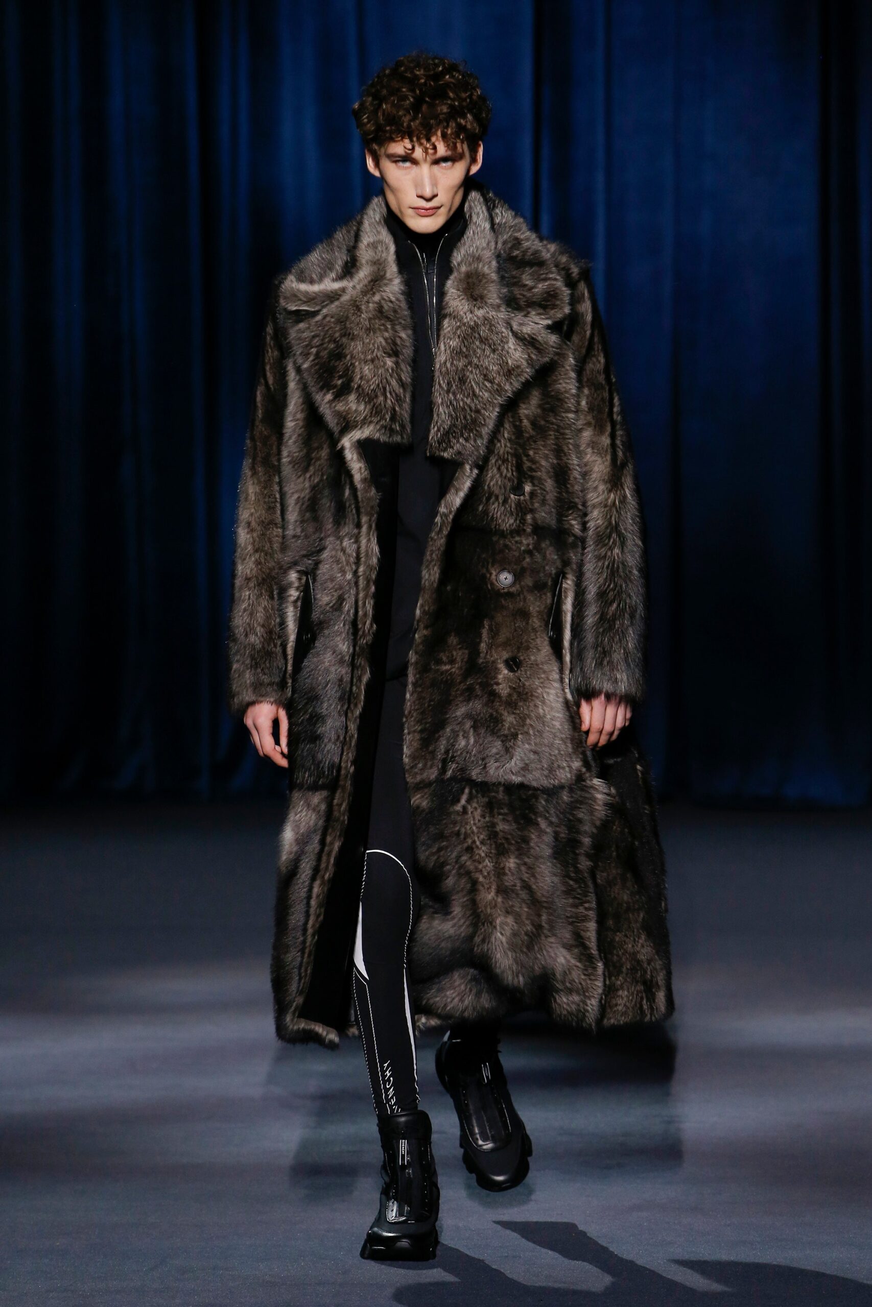 Givenchy F/W 18 Look 2