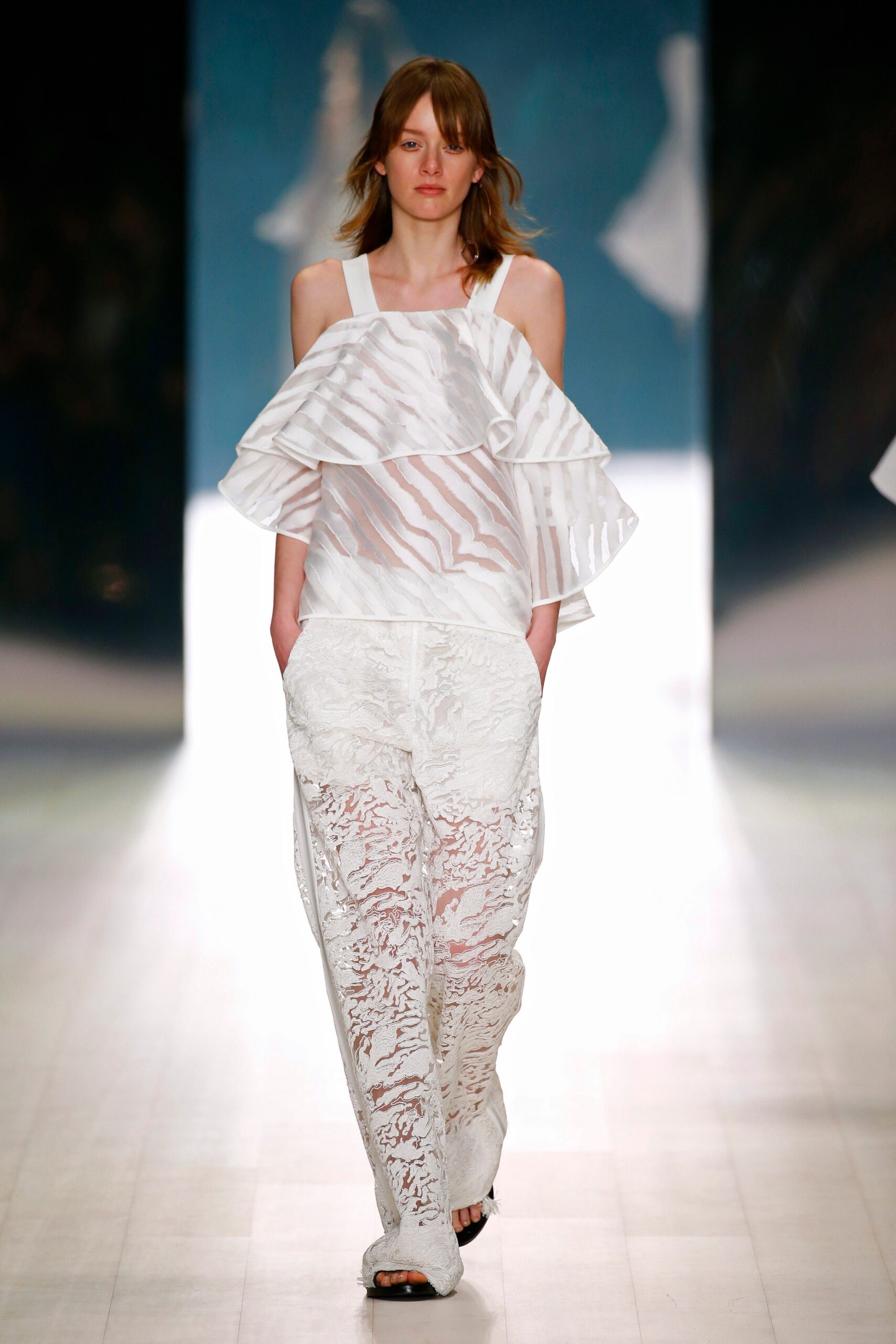 Ginger & Smart Australia Resort 17 Look 2