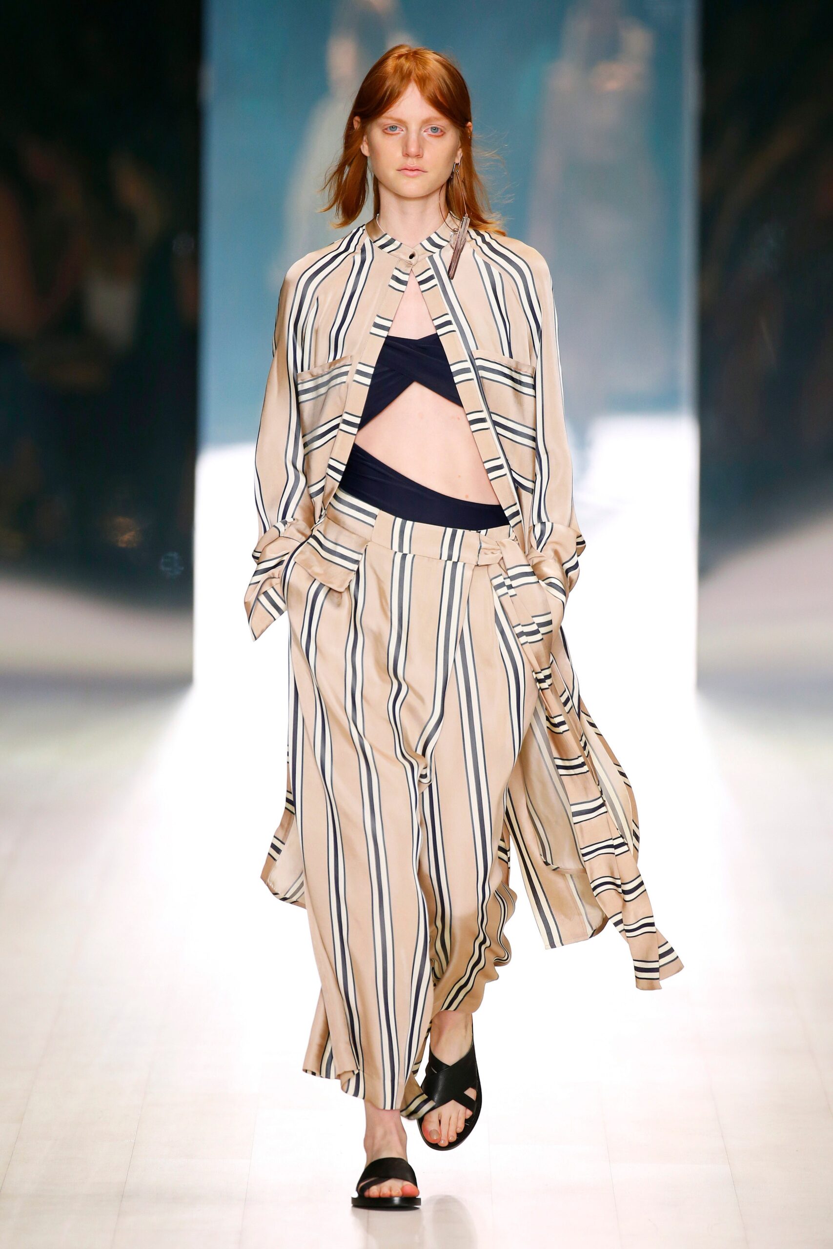 Ginger & Smart Australia Resort 17 Look 13