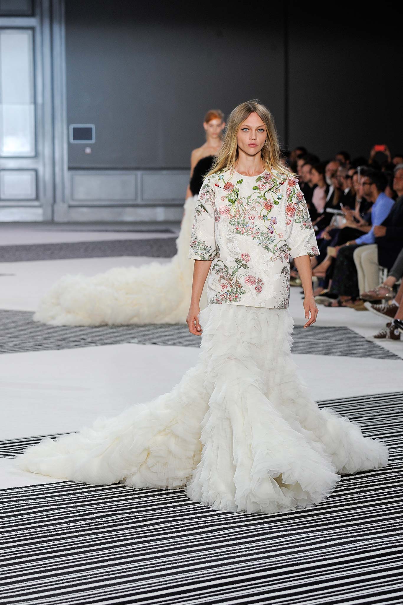 Giambattista Valli F/W 15 Couture Look 50