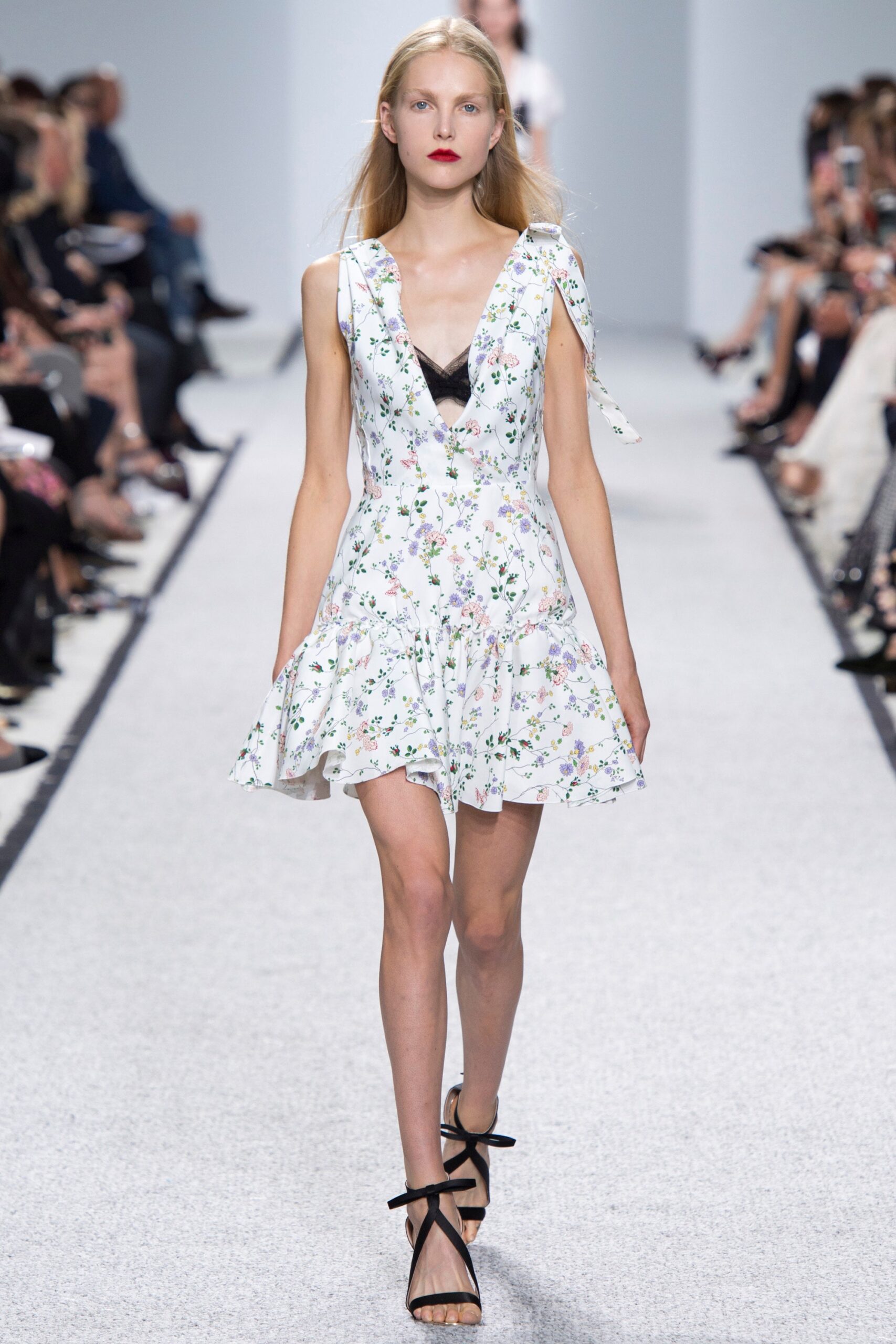 Giambattista Valli S/S 17 Look 1