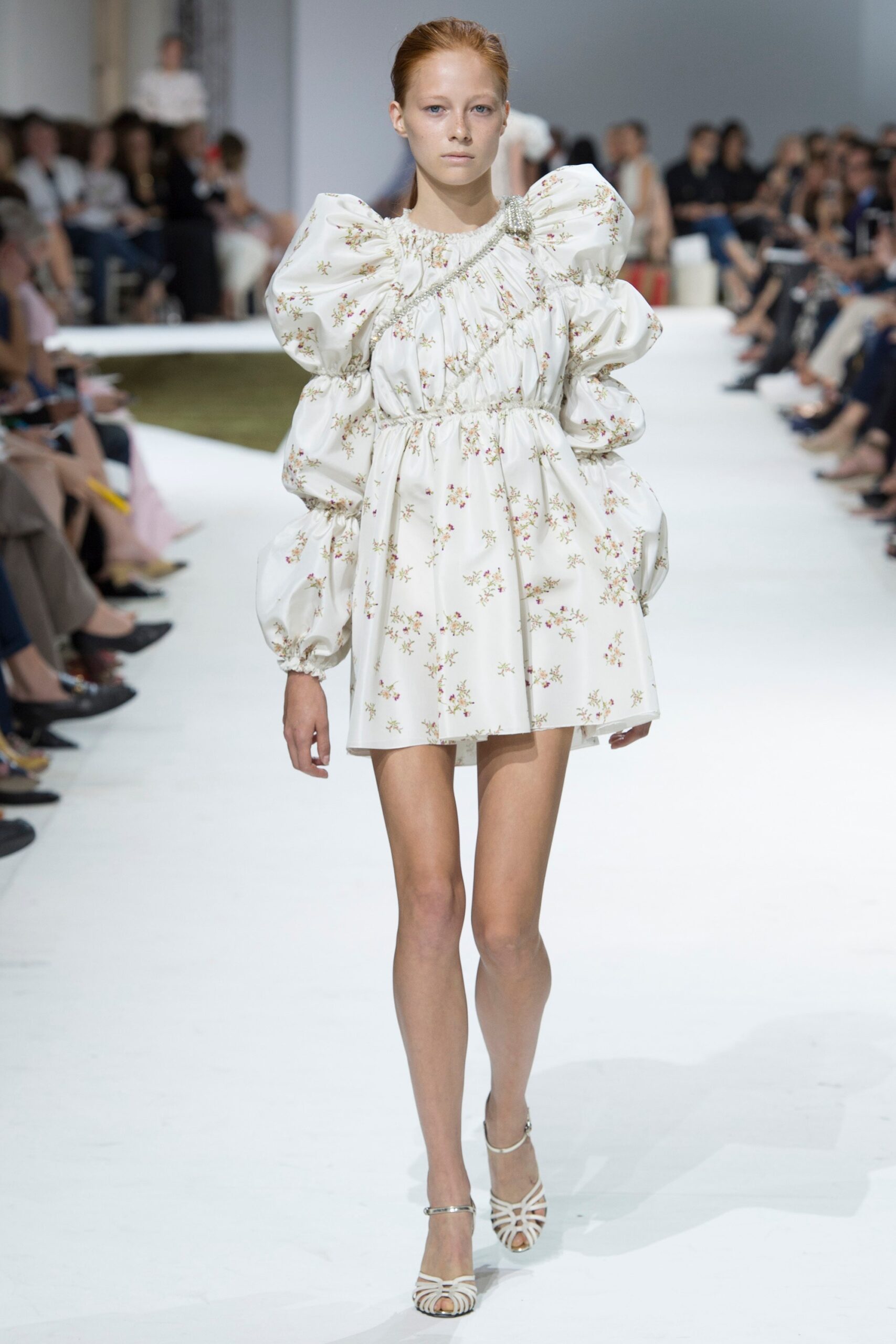 Giambattista Valli Fall 2016 Couture