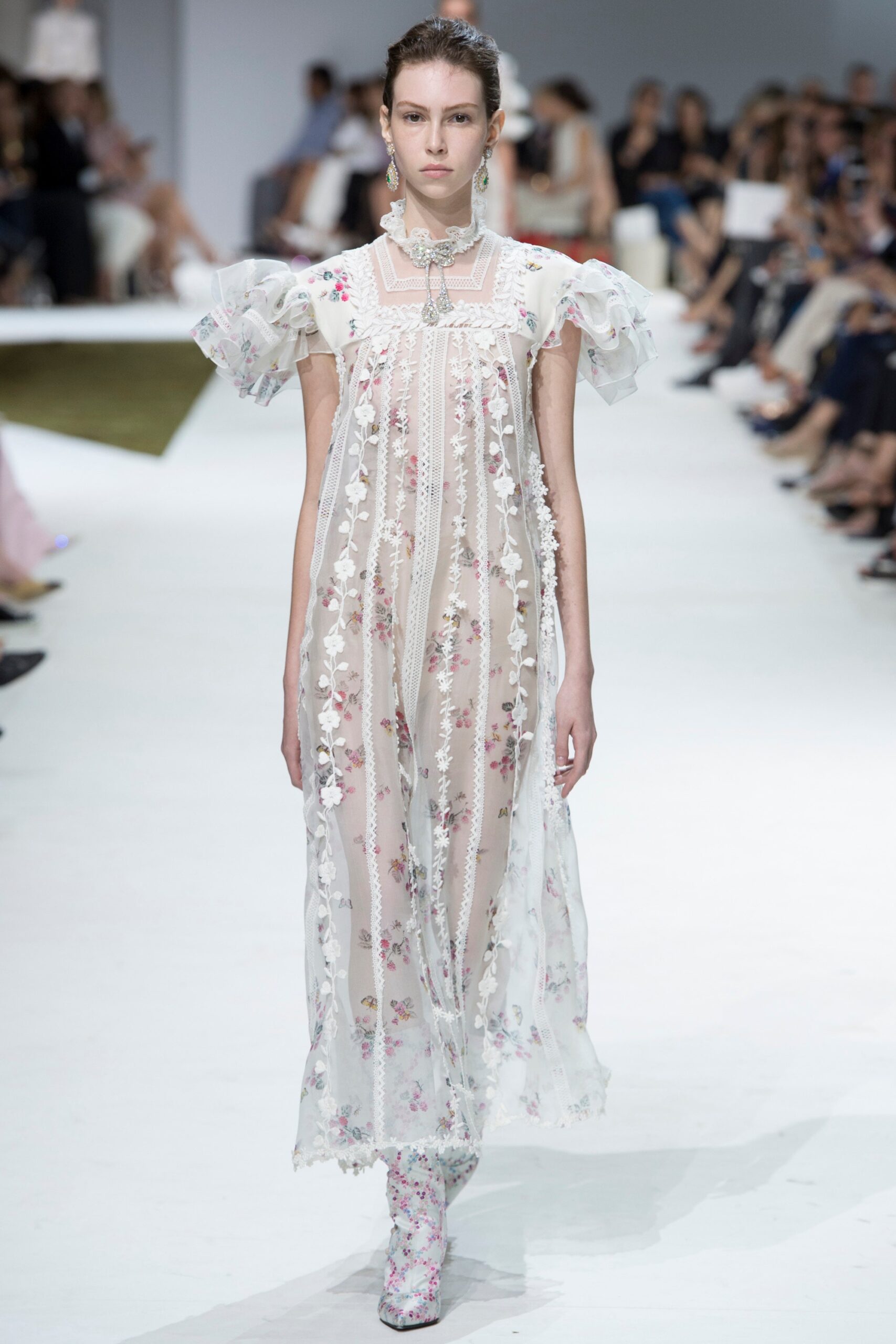 Giambattista Valli F/W 16 Couture Look 2