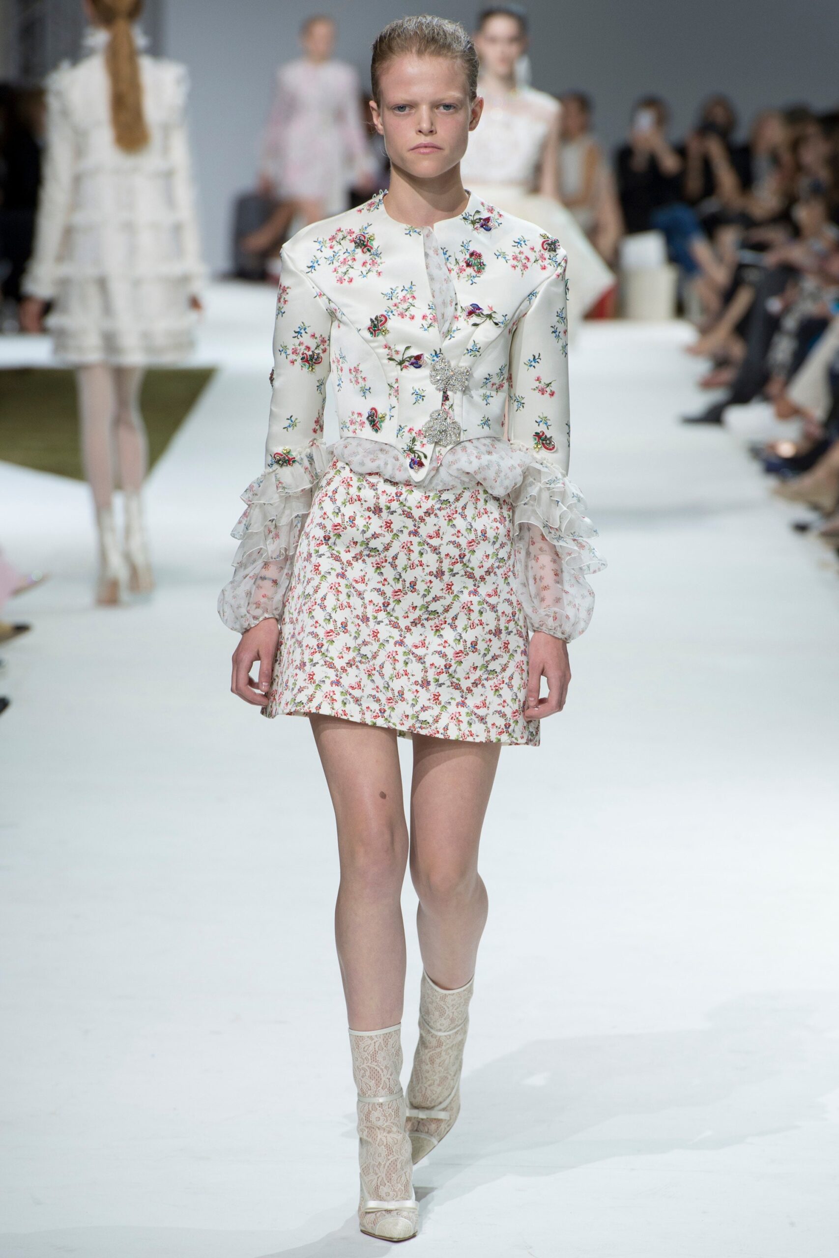 Giambattista Valli F/W 16 Couture Look 6