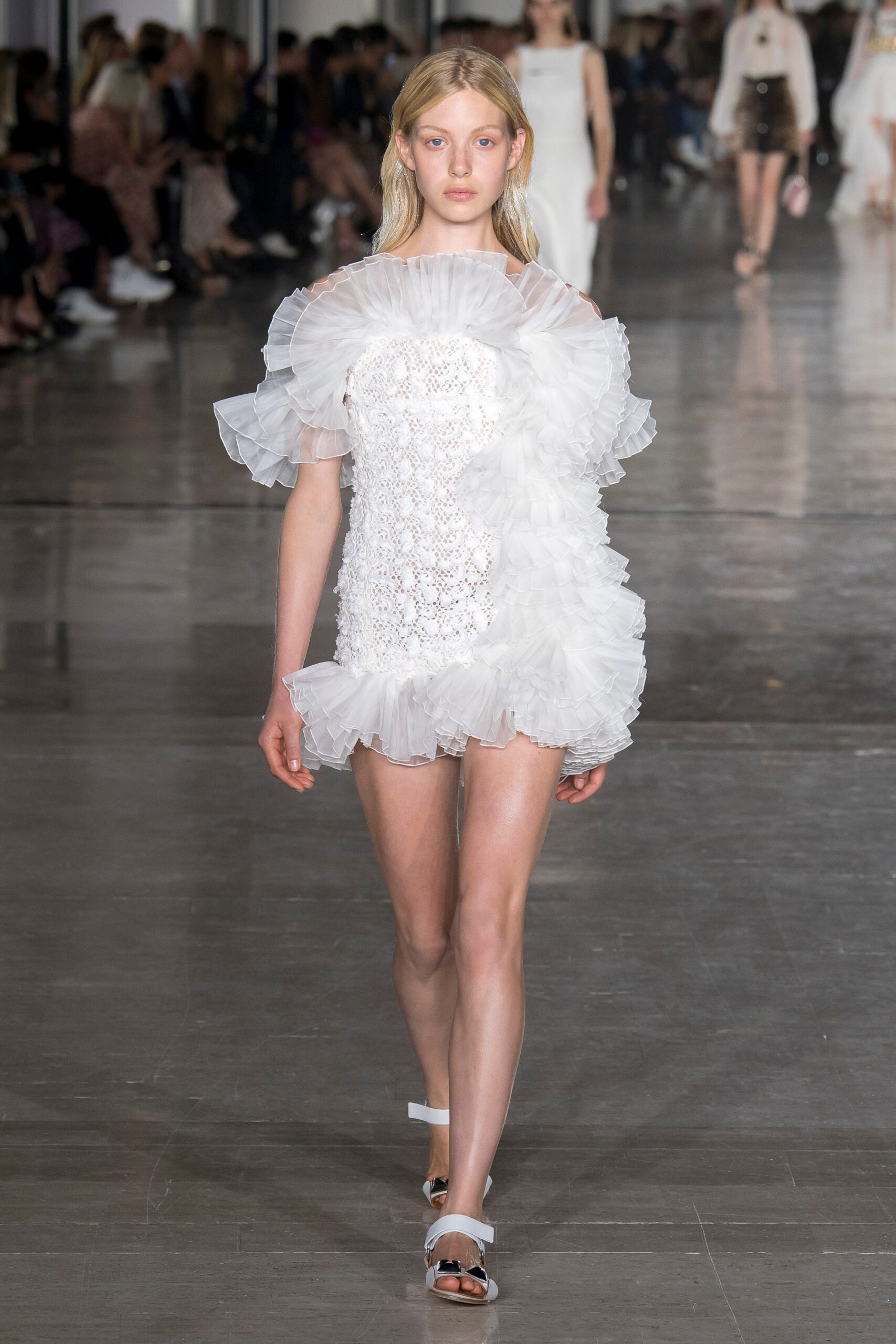 Giambattista Valli S/S 19 Look 8