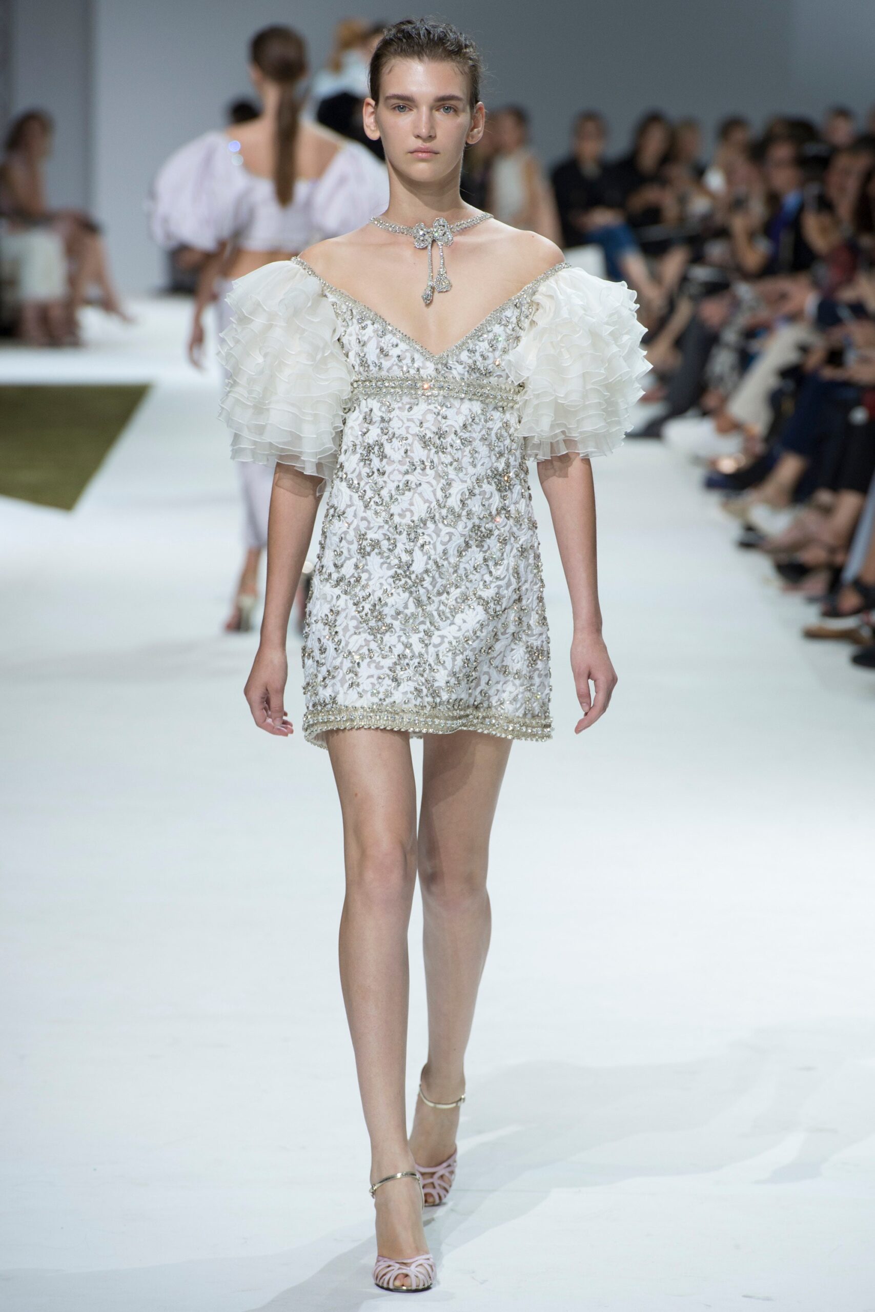 Giambattista Valli F/W 16 Couture Look 16