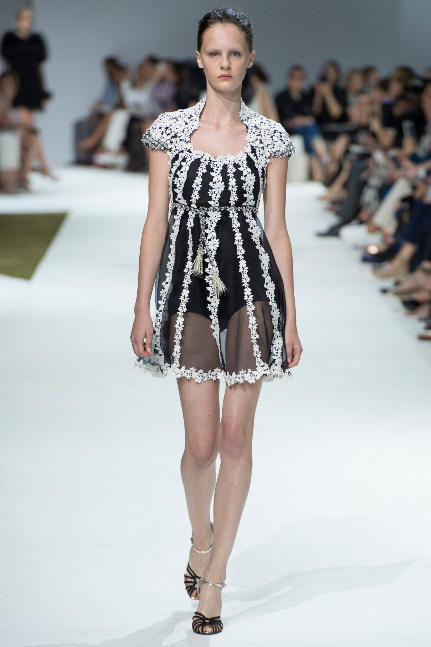 Giambattista Valli F/W 16 Couture Look 18
