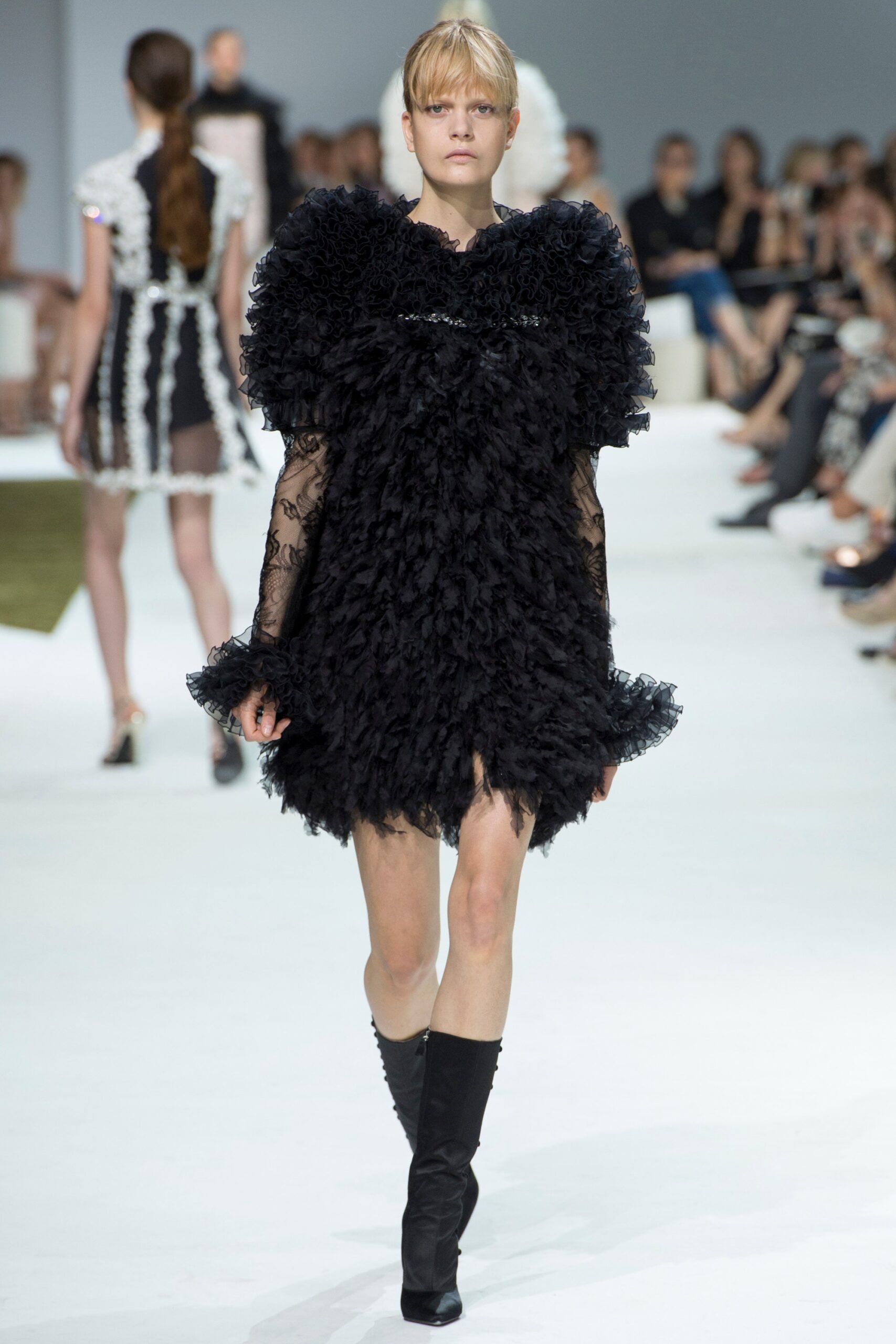 Giambattista Valli F/W 16 Couture Look 20