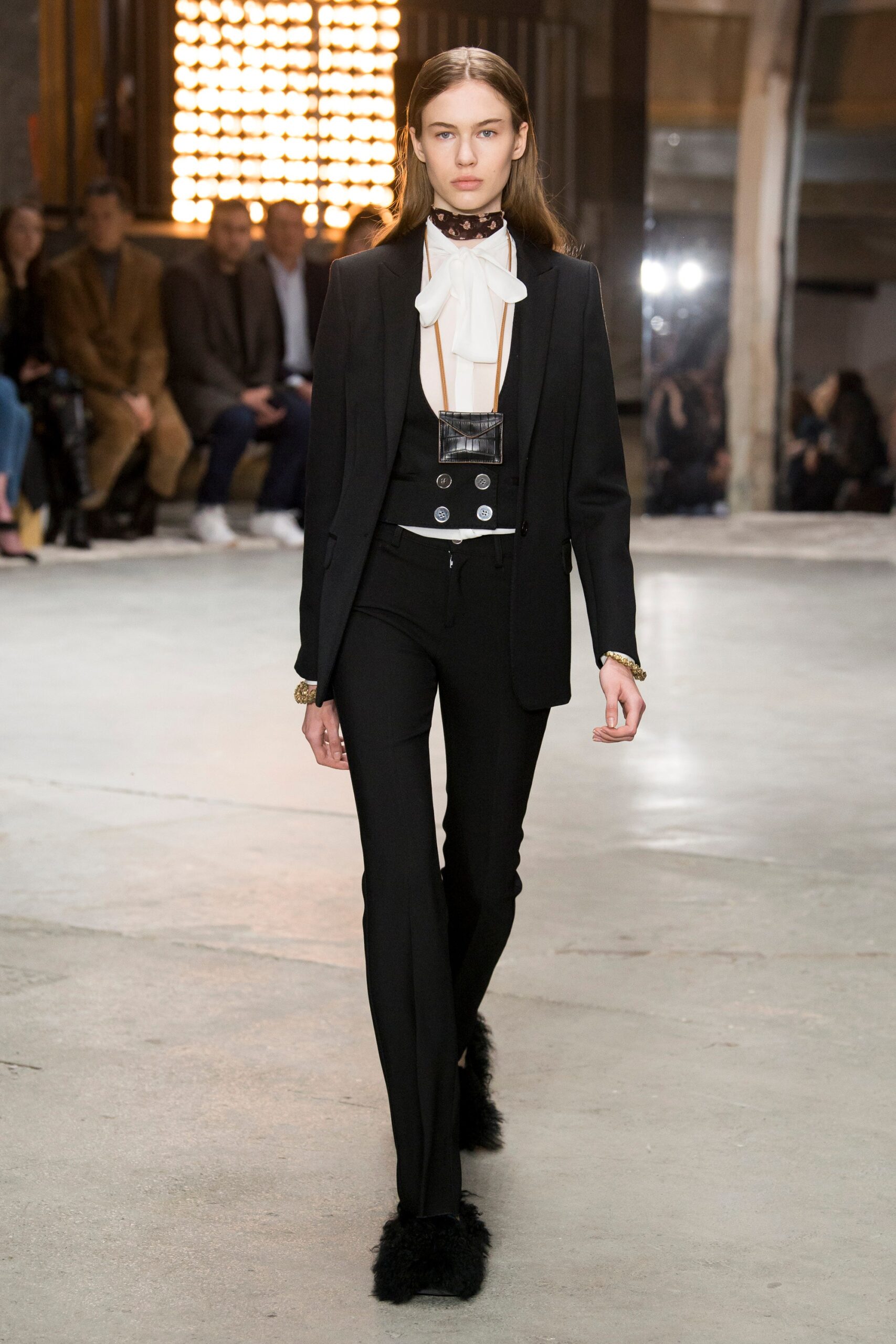 Giambattista Valli F/W 18 Look 37