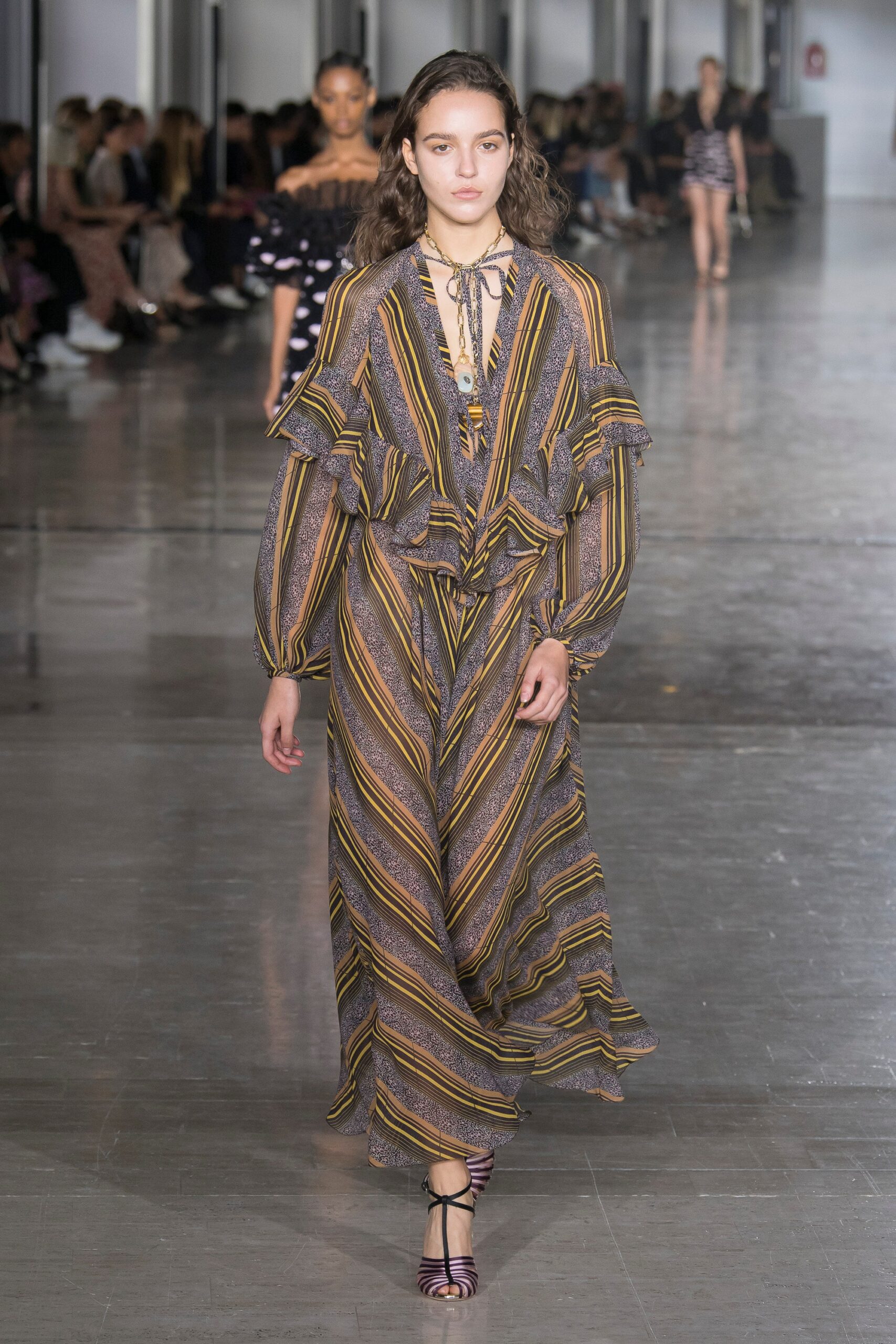 Giambattista Valli S/S 19 Look 45