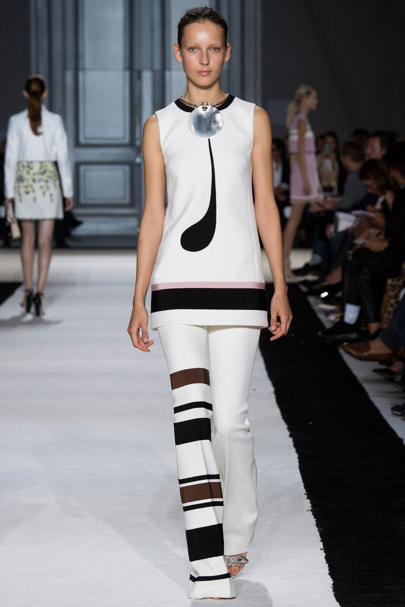 Giambattista Valli S/S 15 Look 13
