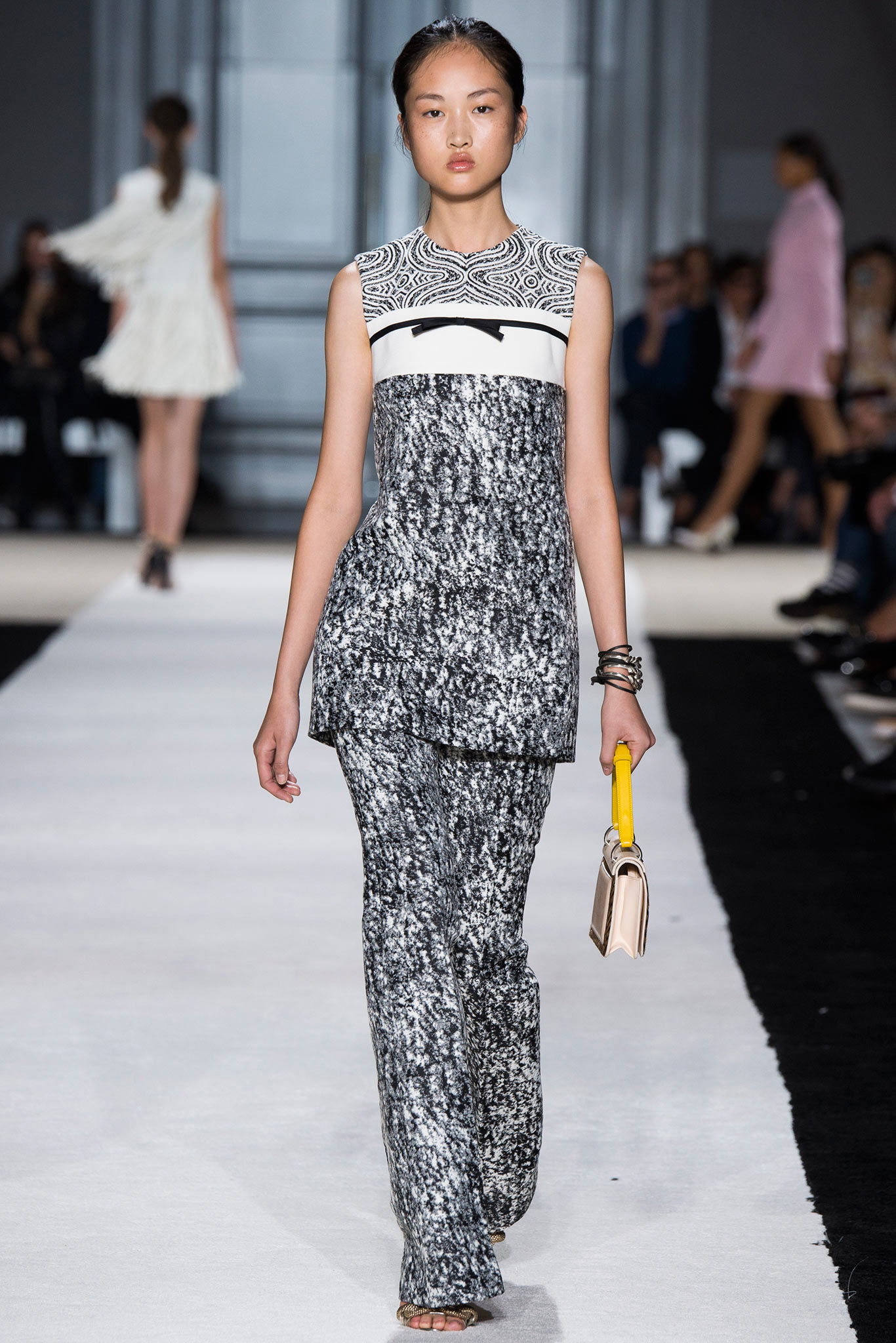 Giambattista Valli S/S 15 Look 18