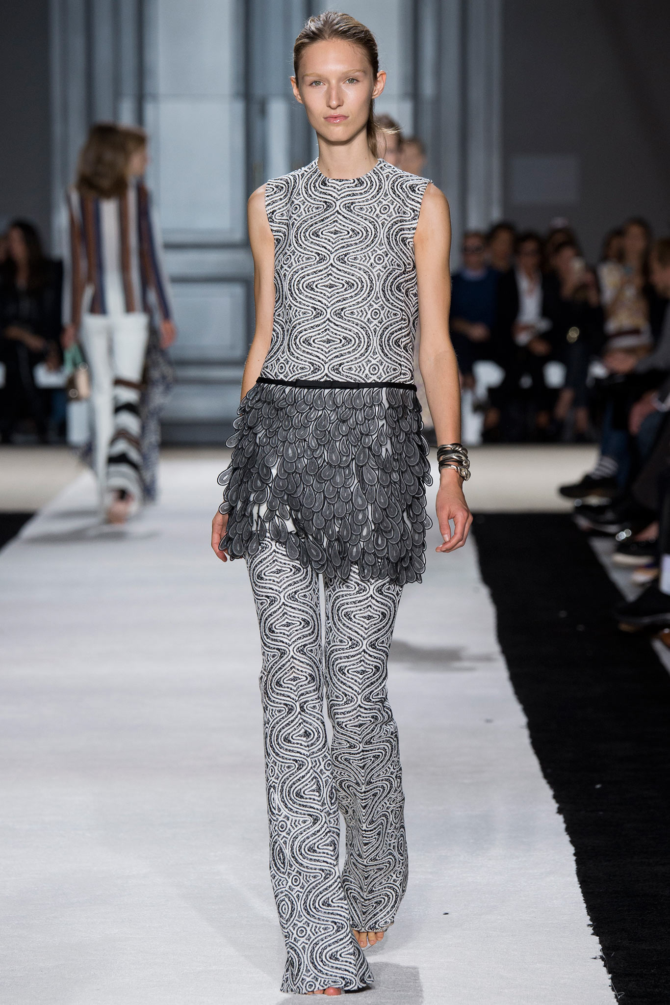 Giambattista Valli S/S 15 Look 32