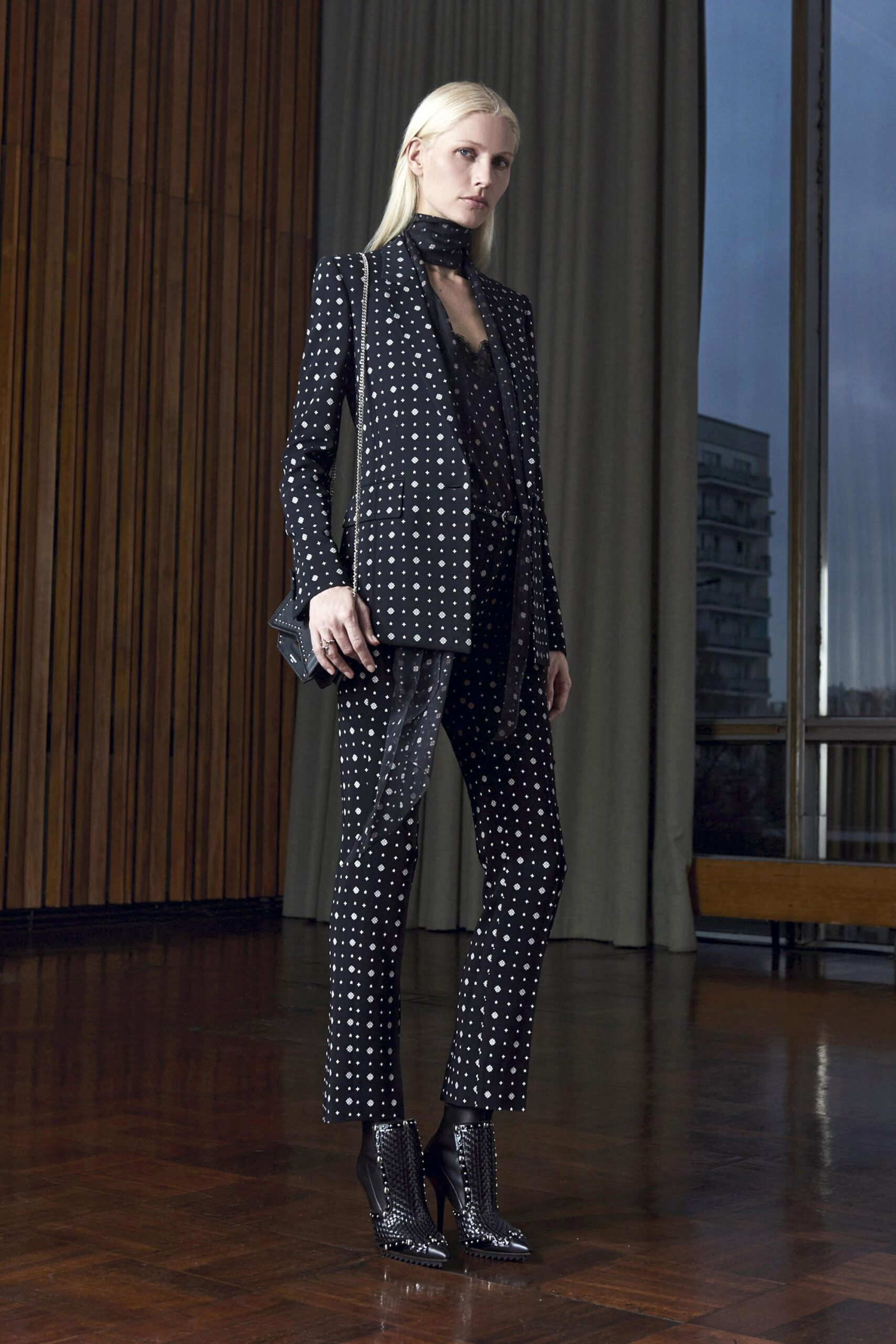Givenchy F/W 16 Look 10