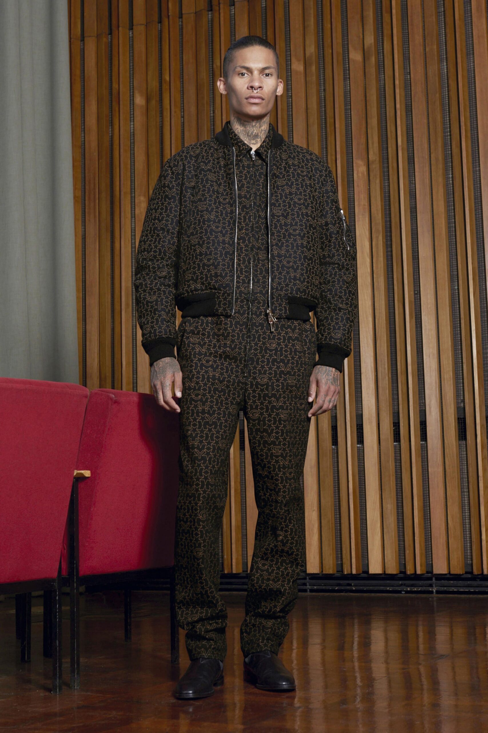 Givenchy F/W 16 Look 32