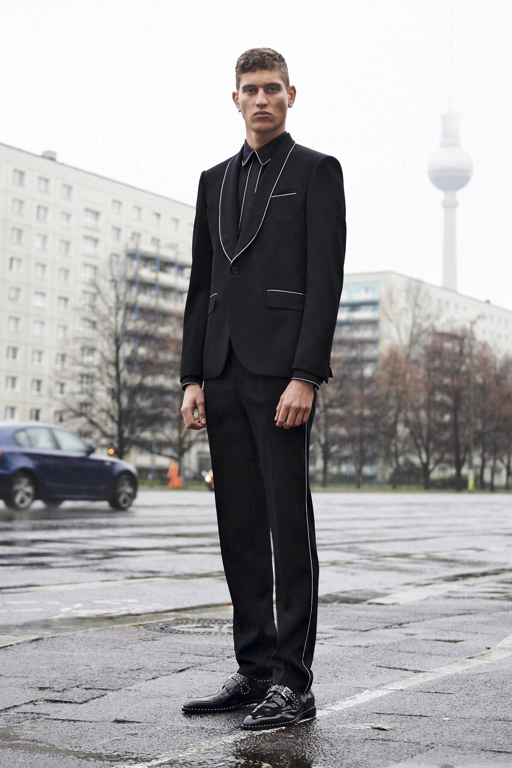 Givenchy F/W 16 Look 39