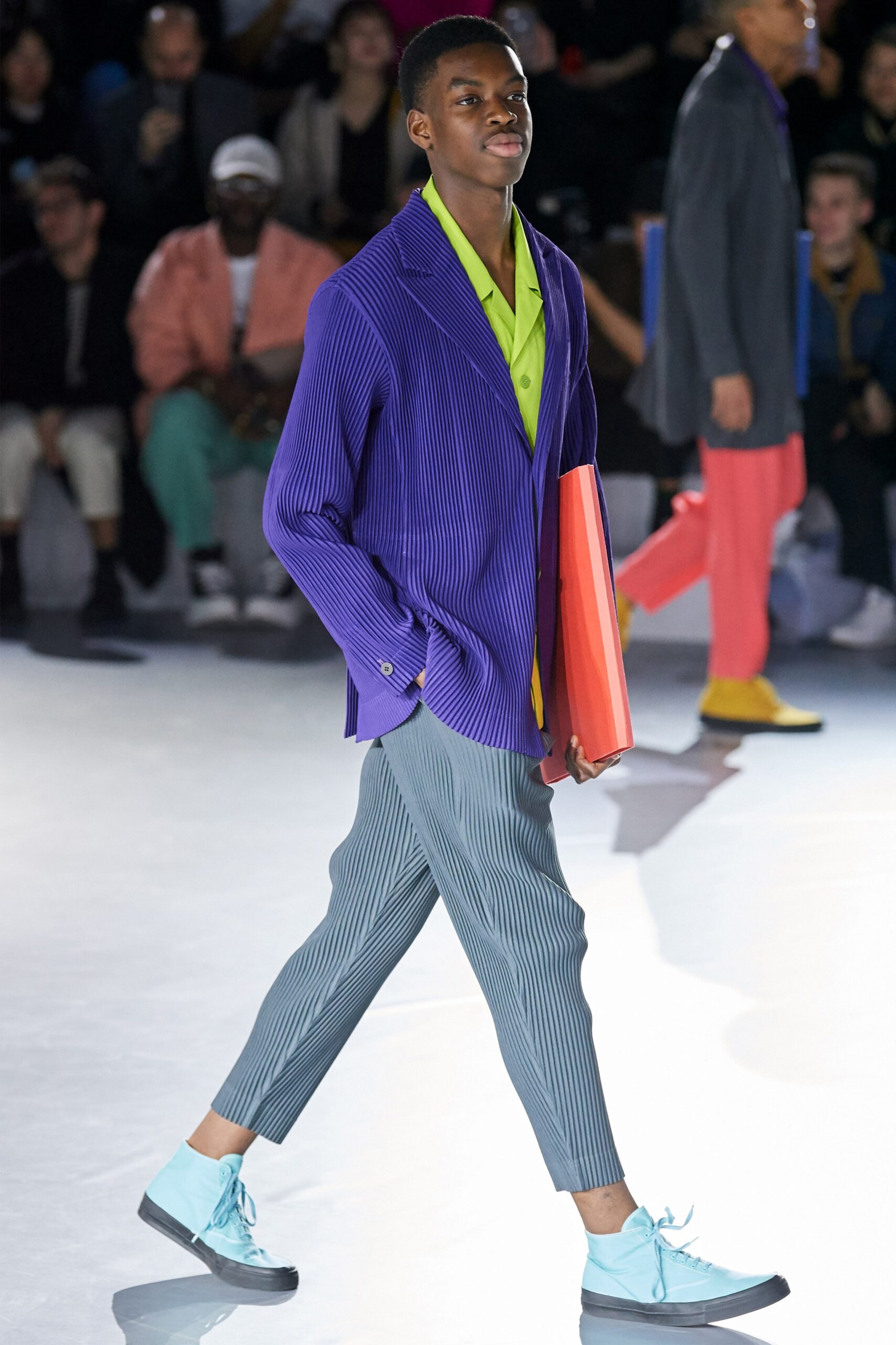 Homme Plissé Issey Miyake F/W 20 Menswear Look 1