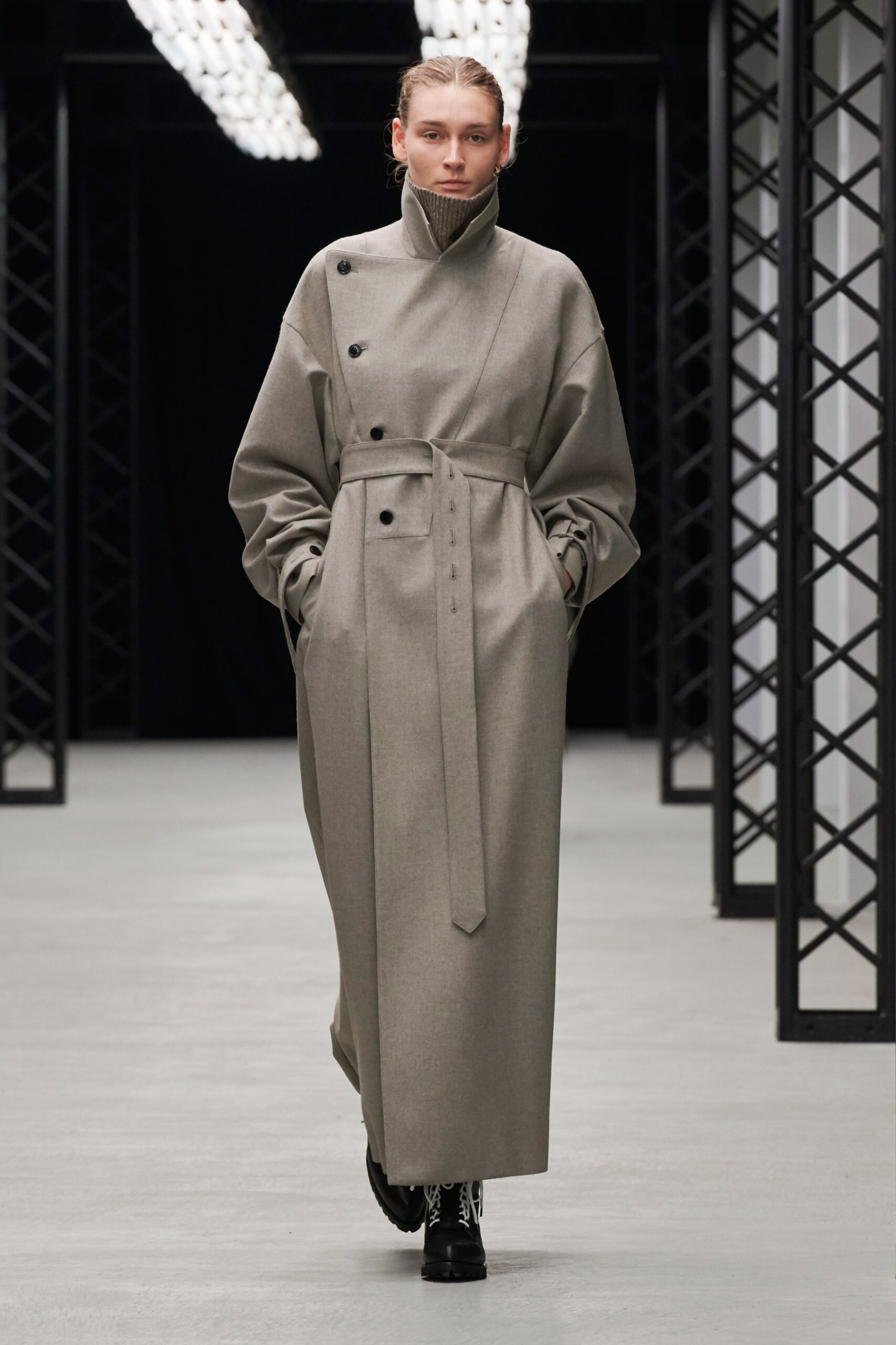 Hyke Tokyo F/W 20 Look 1