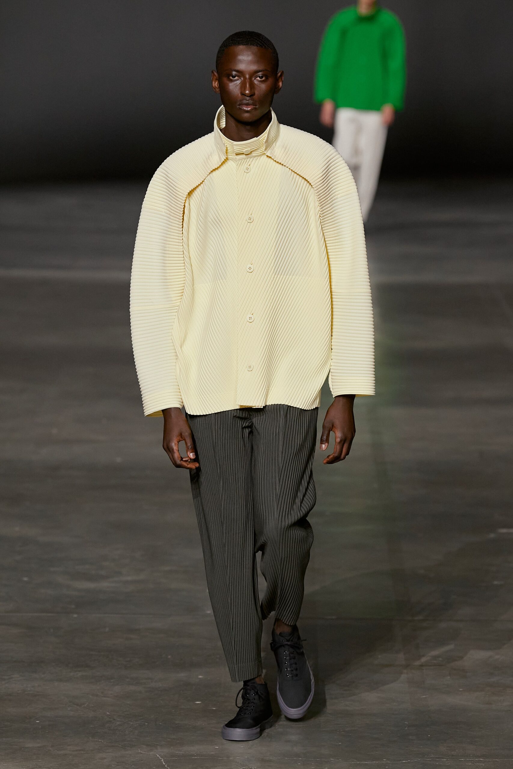 Homme Plissé Issey Miyake F/W 23 Menswear Look 1