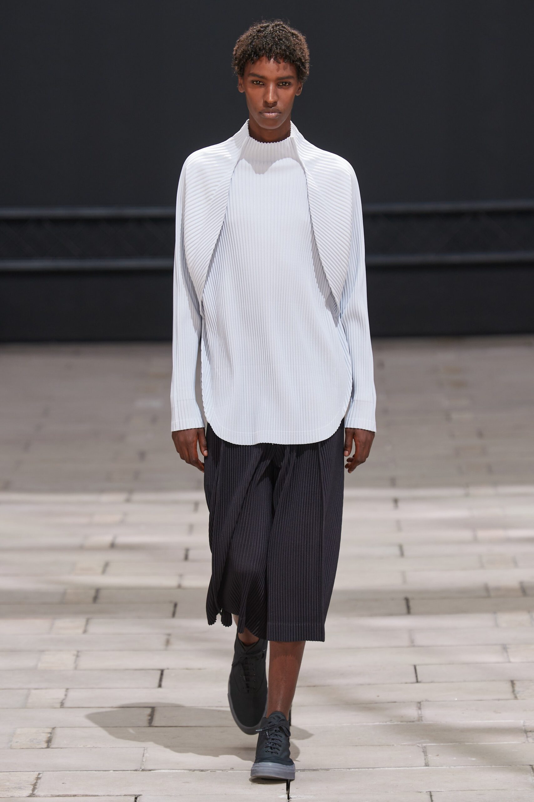 Homme Plissé Issey Miyake S/S 23 Menswear Look 1