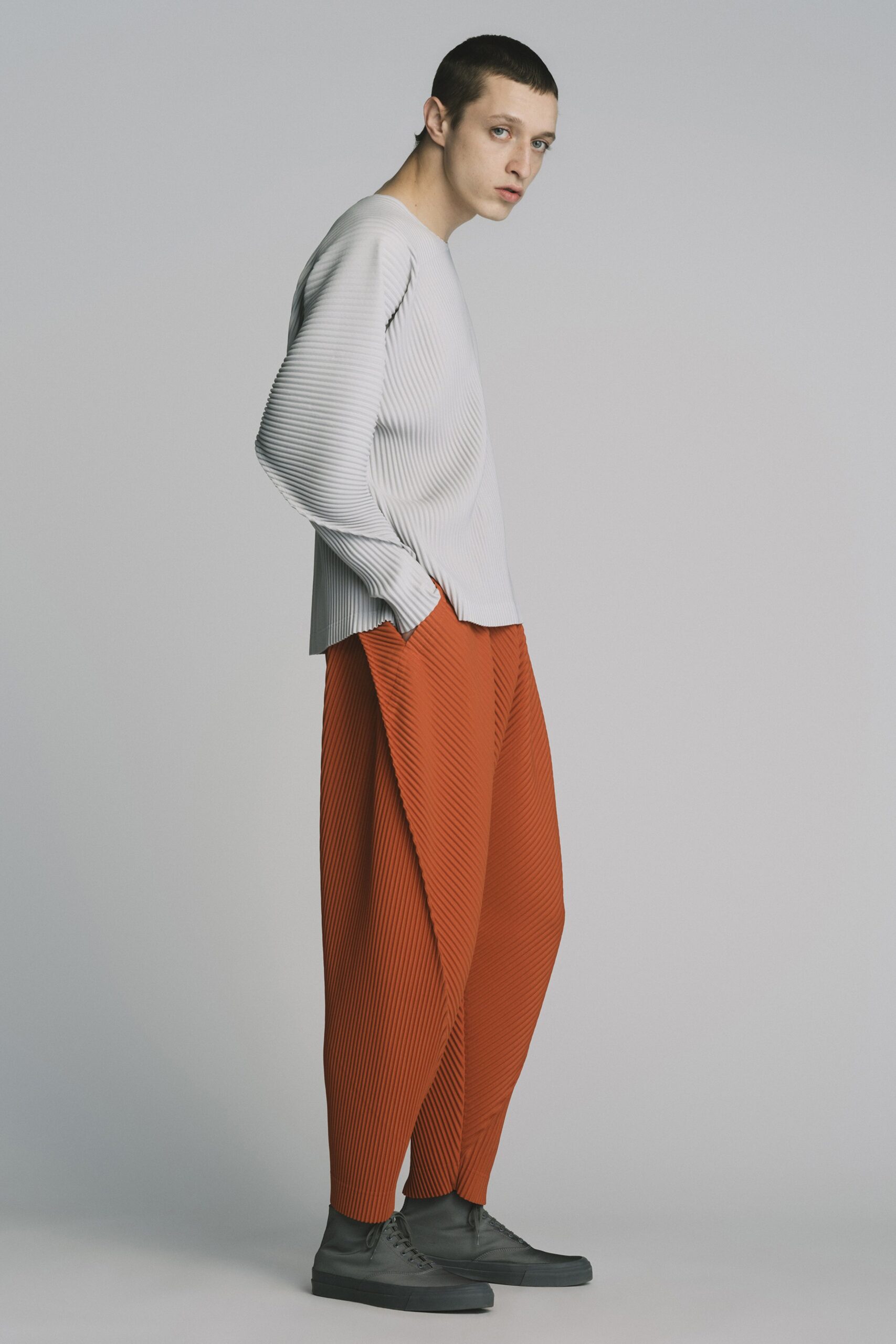 Homme Plissé Issey Miyake F/W 22 Menswear Look 2