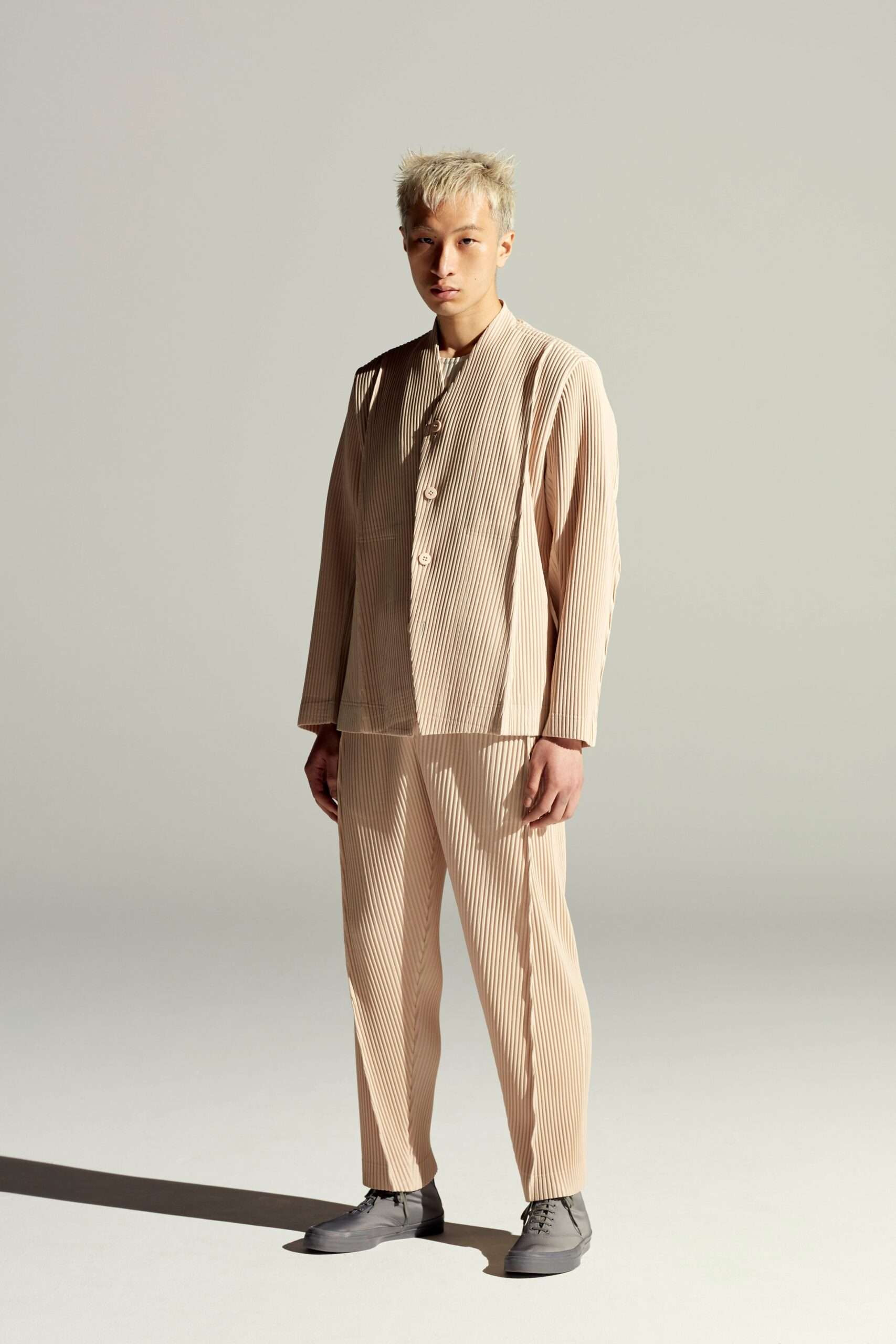 Homme Plissé Issey Miyake S/S 22 Menswear Look 2