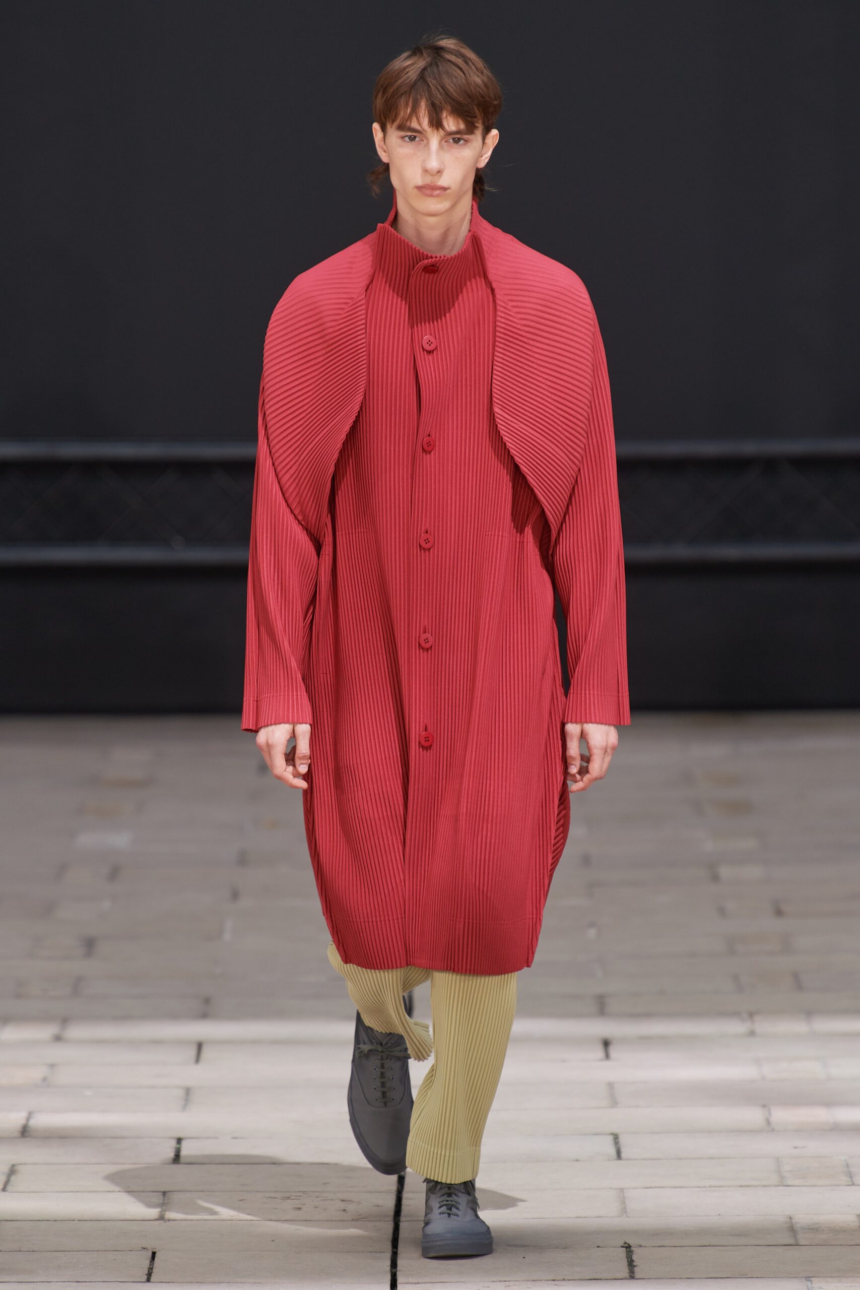 Homme Plissé Issey Miyake S/S 23 Menswear Look 2