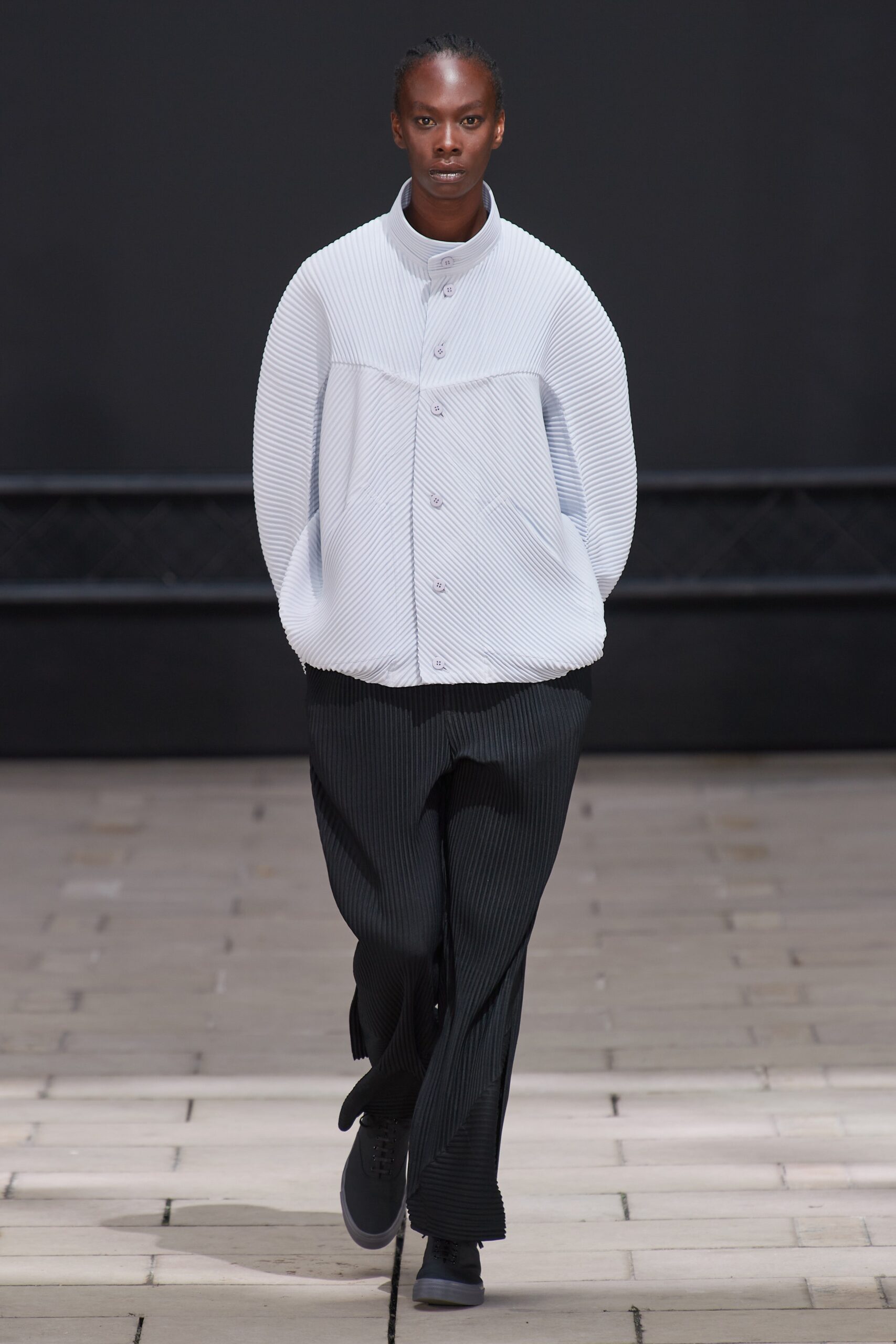 Homme Plissé Issey Miyake S/S 23 Menswear Look 3