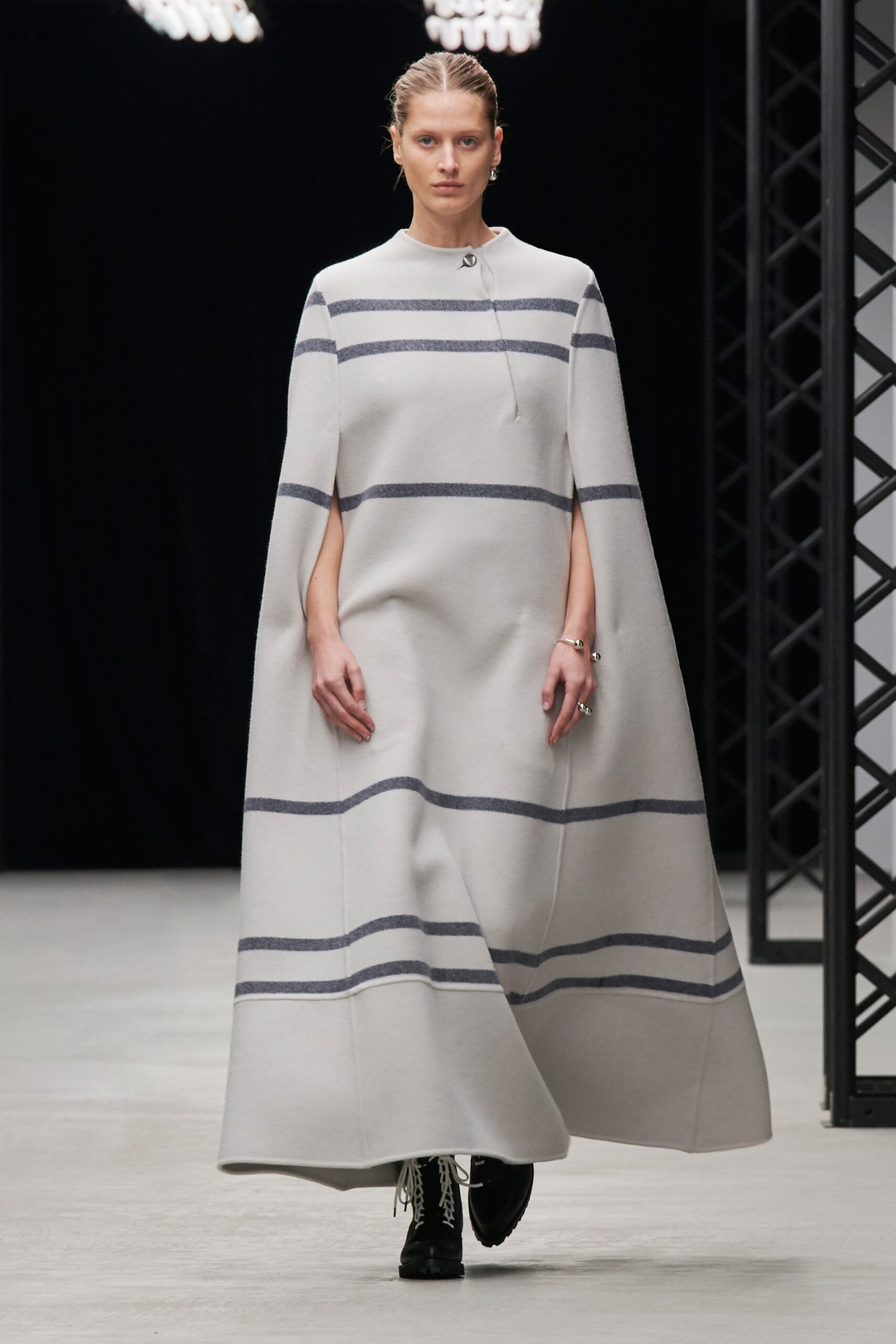 Hyke Tokyo F/W 20 Look 4