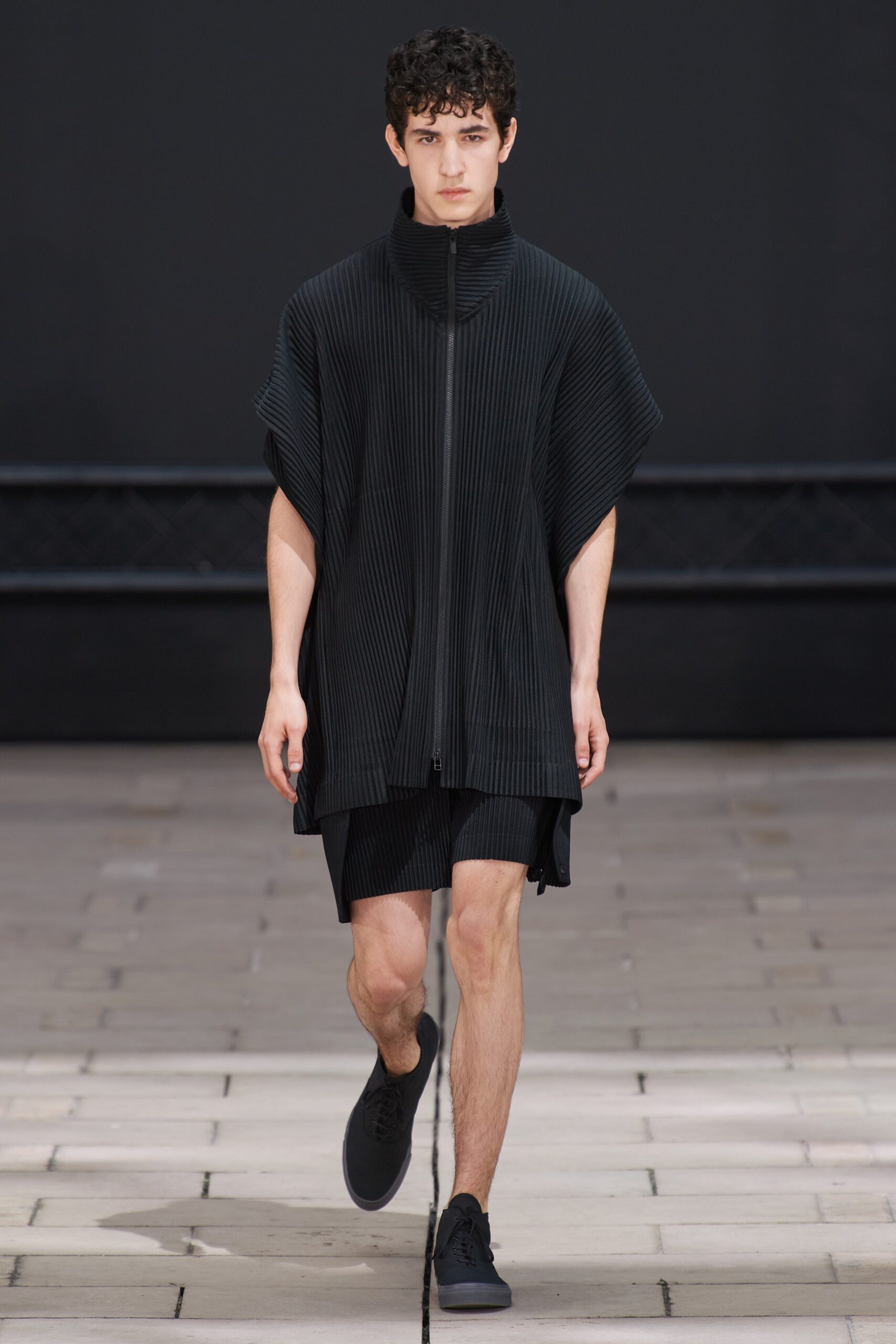 Homme Plissé Issey Miyake S/S 23 Menswear Look 4