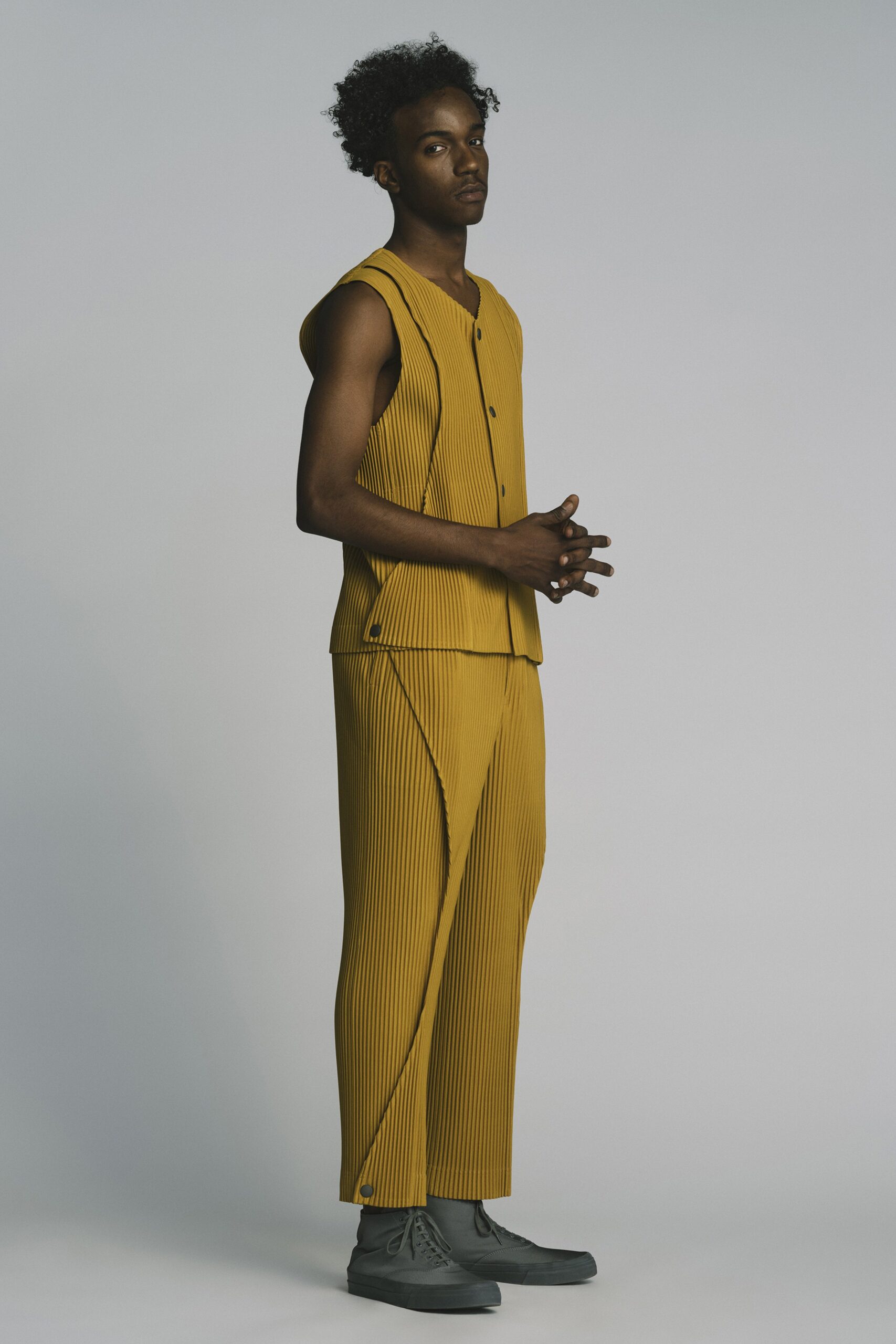 Homme Plissé Issey Miyake F/W 22 Menswear Look 5
