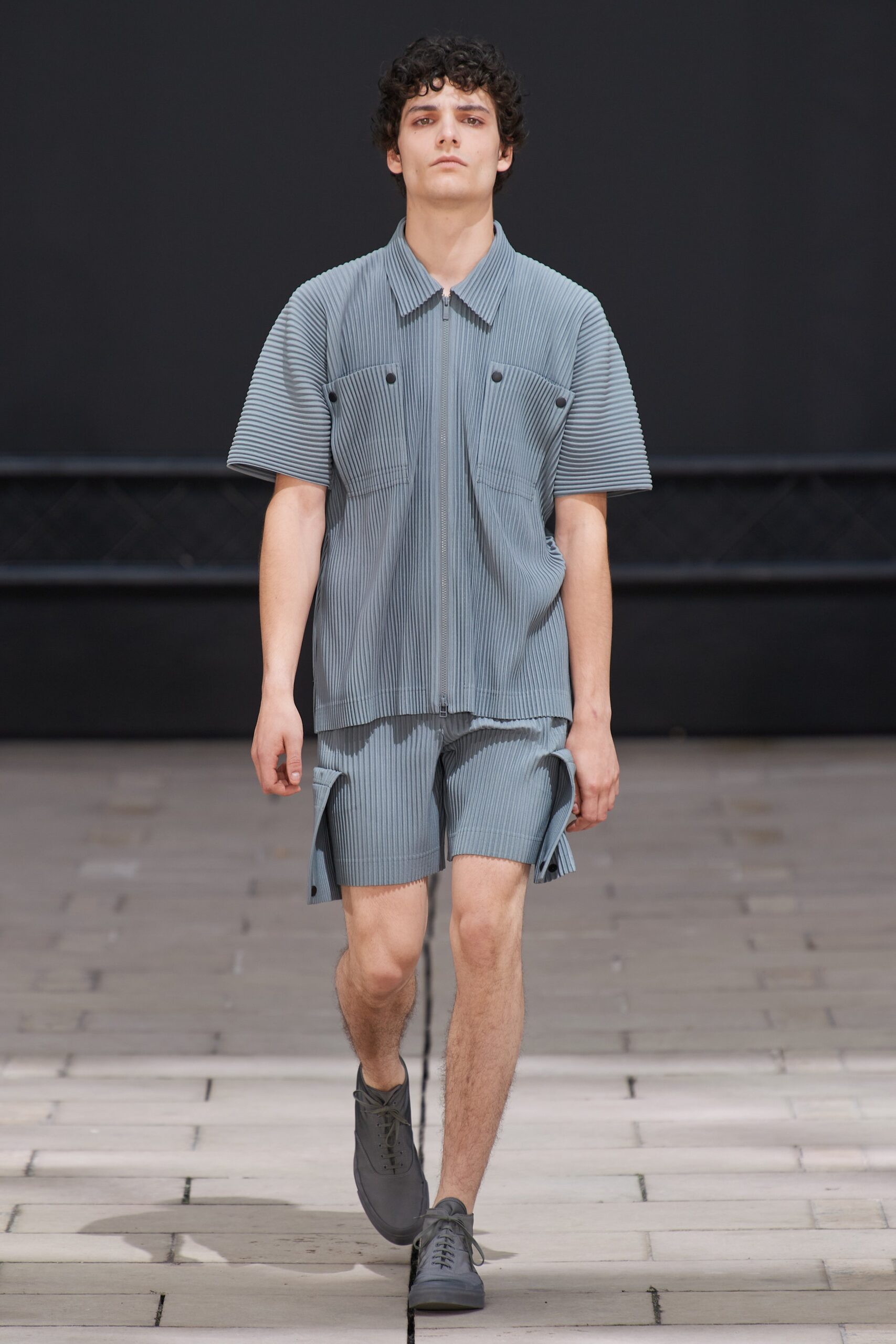 Homme Plissé Issey Miyake S/S 23 Menswear Look 5