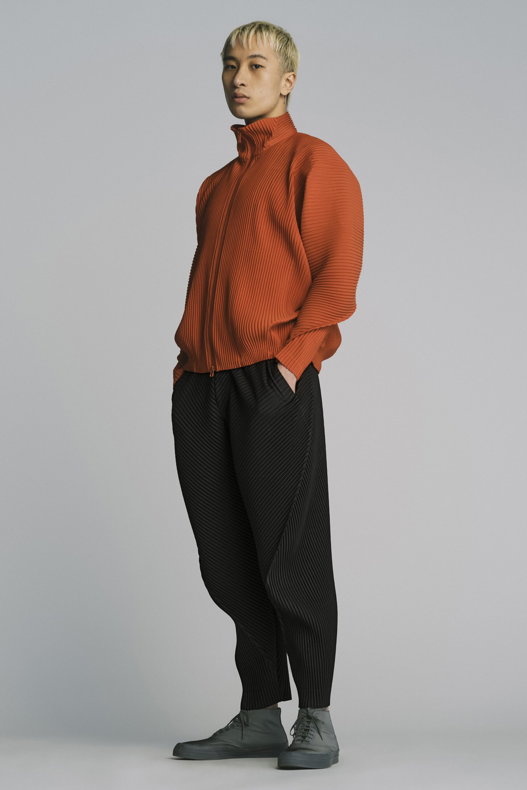 Homme Plissé Issey Miyake F/W 22 Menswear Look 6