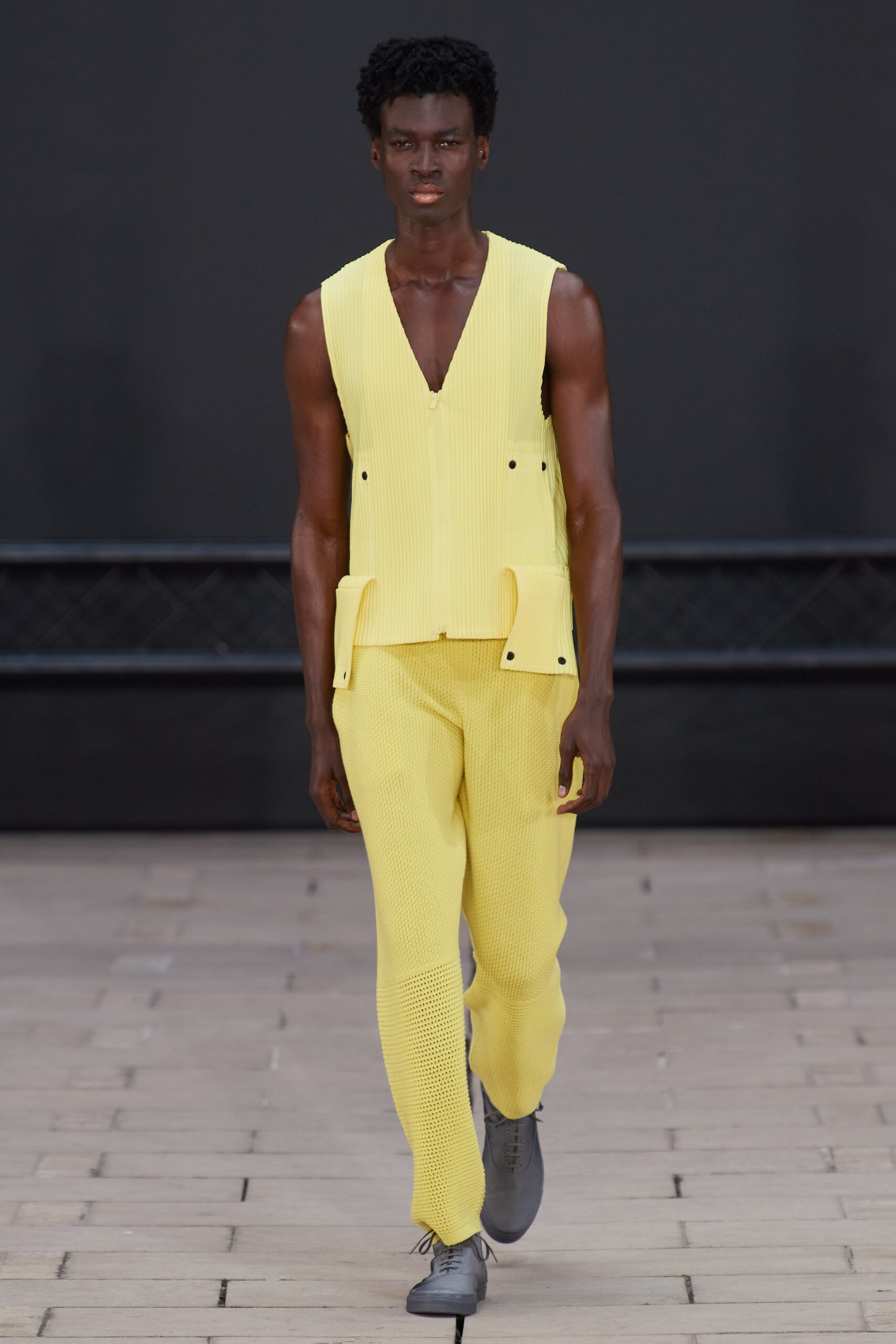 Homme Plissé Issey Miyake S/S 23 Menswear Look 6