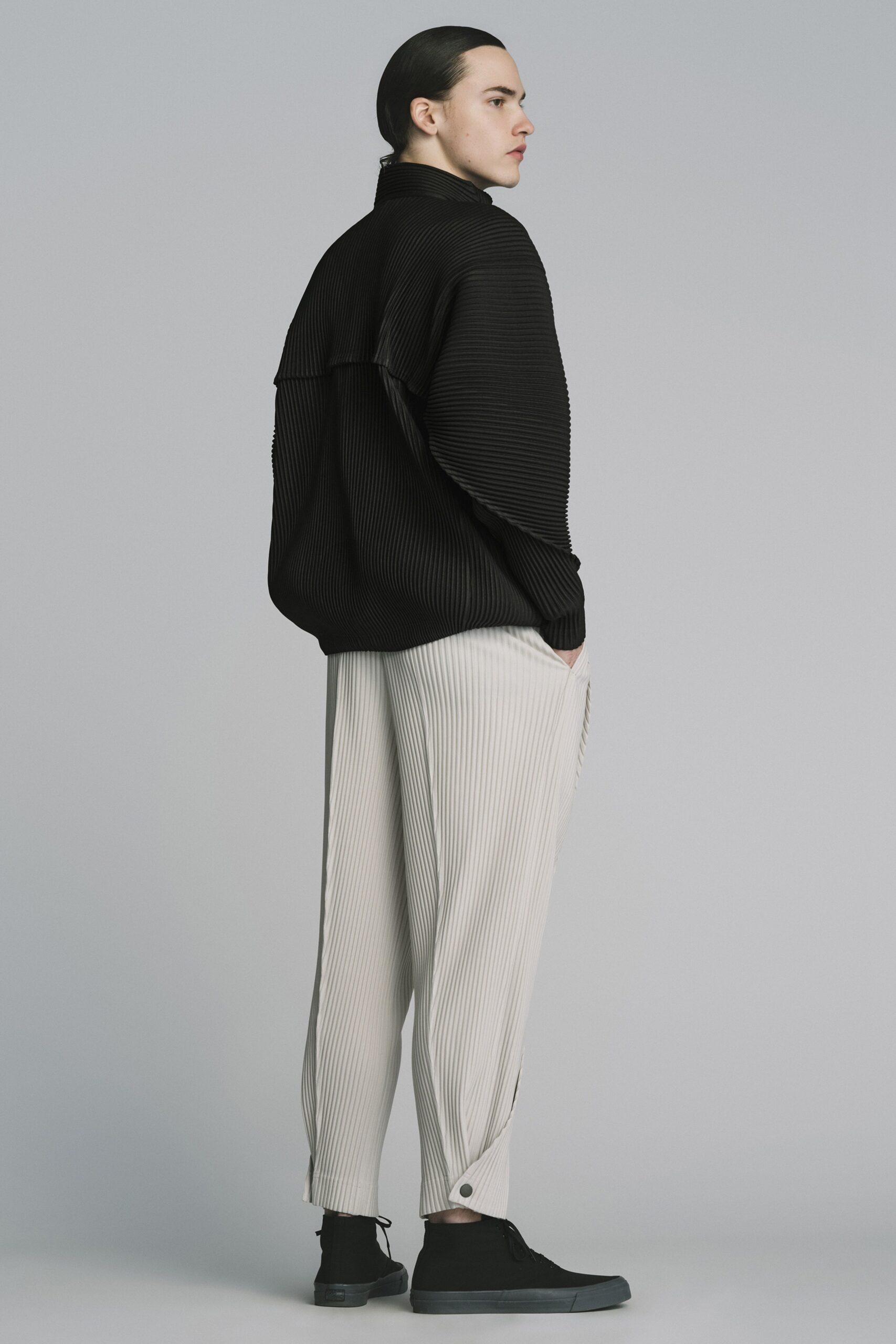 Homme Plissé Issey Miyake F/W 22 Menswear Look 7