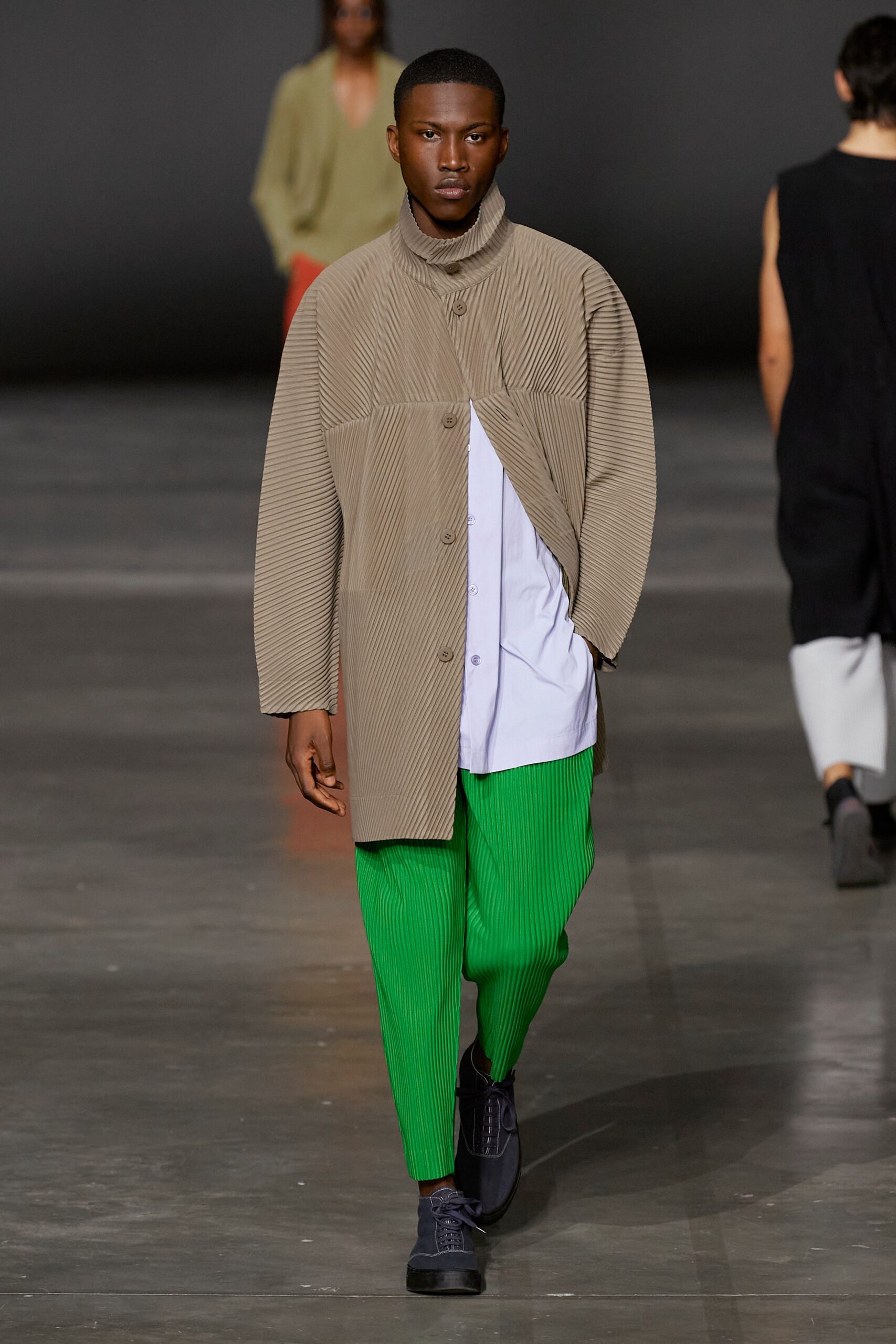 Homme Plissé Issey Miyake F/W 23 Menswear Look 7