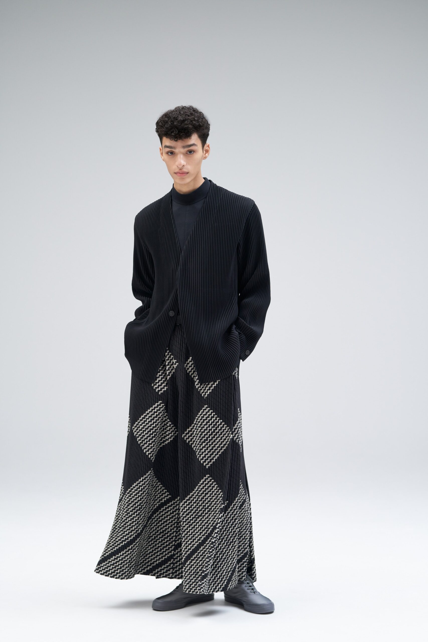Homme Plissé Issey Miyake F/W 21 Menswear Look 8
