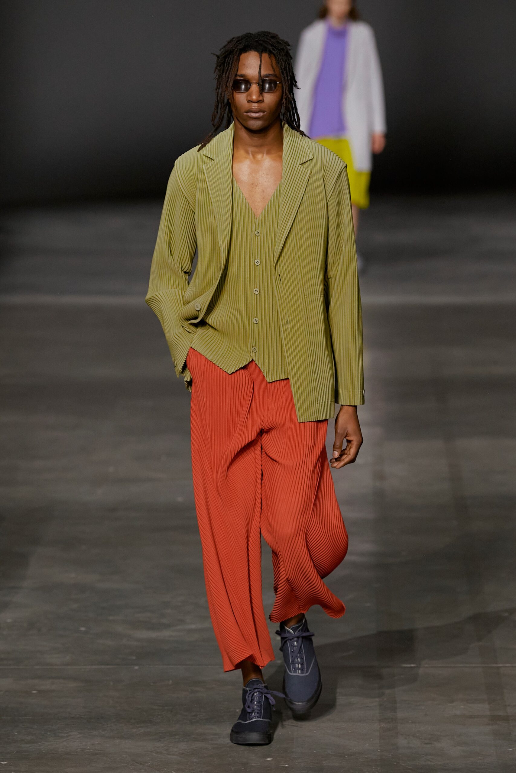 Homme Plissé Issey Miyake F/W 23 Menswear Look 8