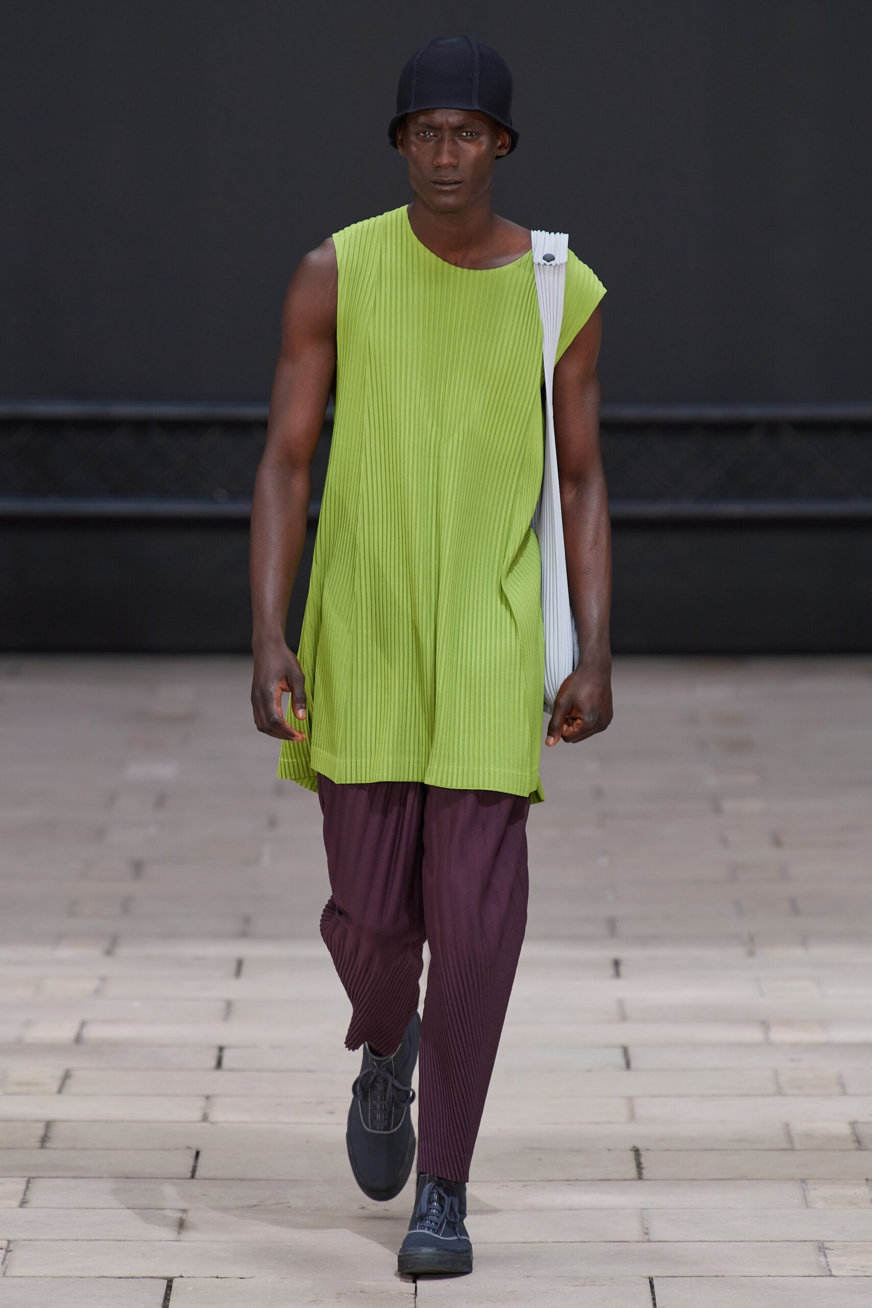 Homme Plissé Issey Miyake S/S 23 Menswear Look 8